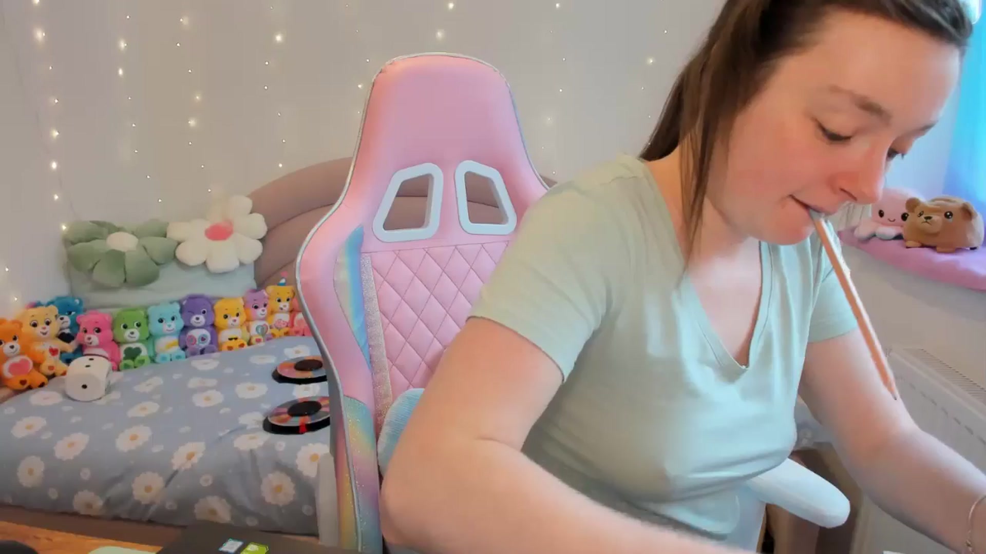 Gallery image thumbnail from JessieBear_'s myfreecams stream on, 05/23/2024, 15:32 image 13 of 20