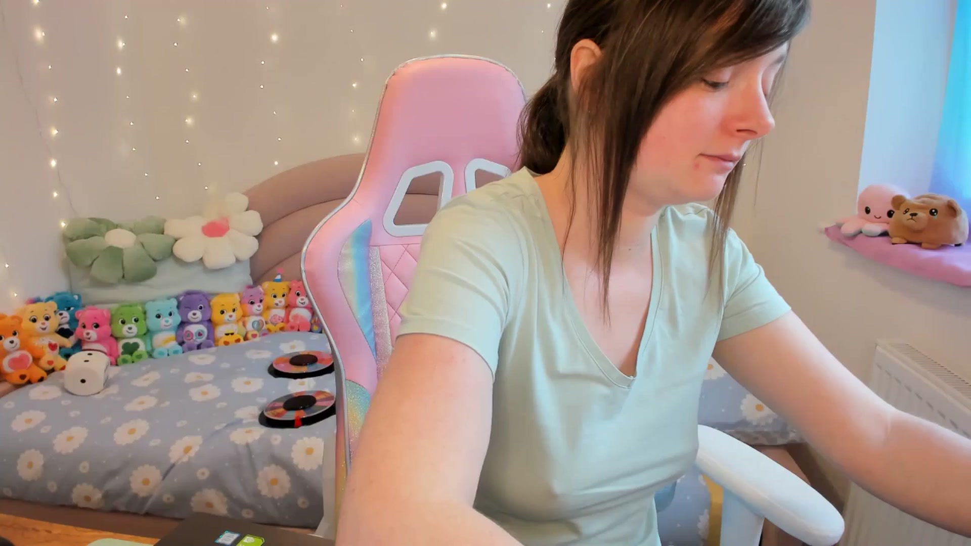 Gallery image thumbnail from JessieBear_'s myfreecams stream on, 05/23/2024, 15:32 image 15 of 20