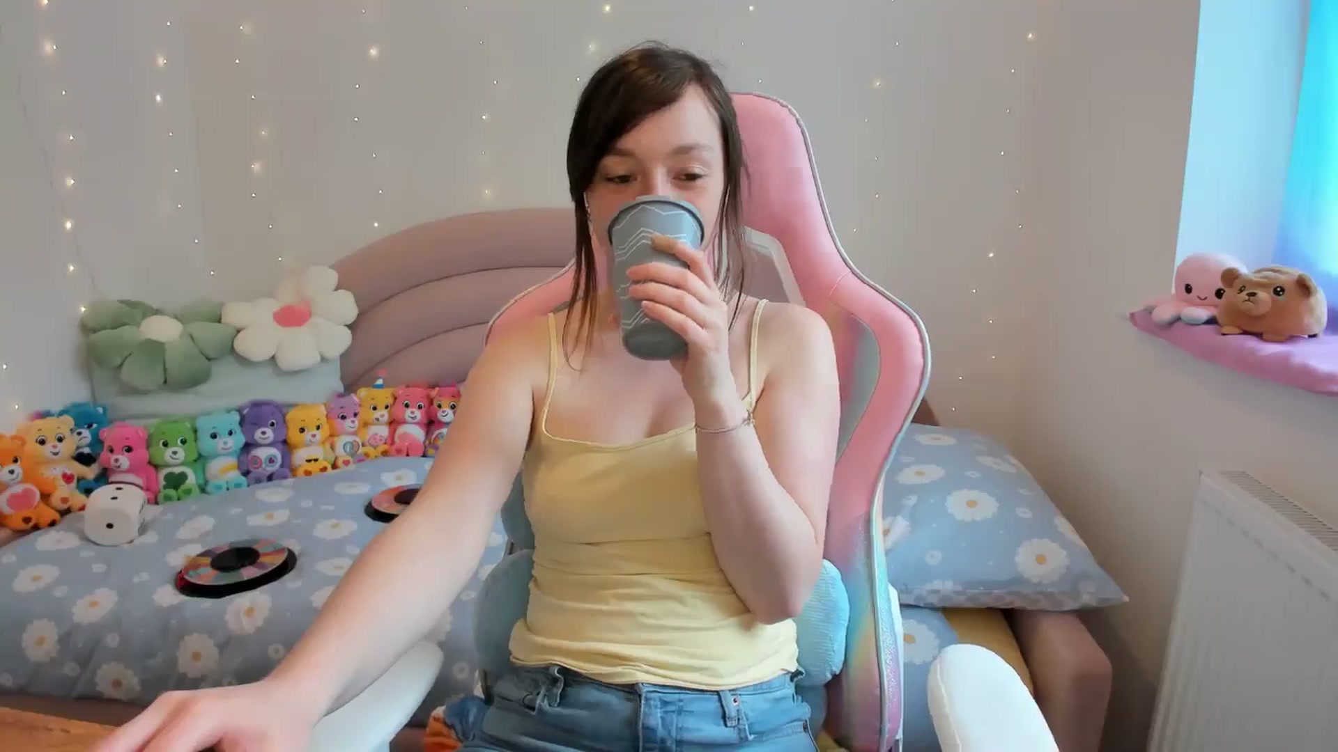 Gallery image thumbnail from JessieBear_'s myfreecams stream on, 05/24/2024, 13:46 image 12 of 20