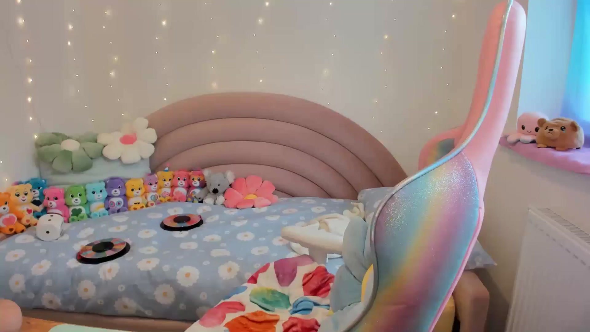 Gallery image thumbnail from JessieBear_'s myfreecams stream on, 05/24/2024, 17:17 image 1 of 20