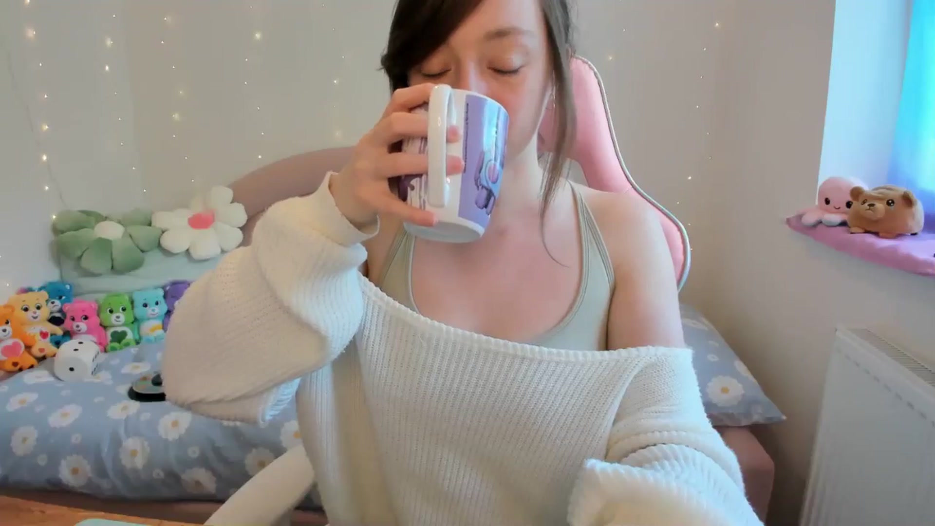 Gallery image thumbnail from JessieBear_'s myfreecams stream on, 05/30/2024, 13:51 image 17 of 20