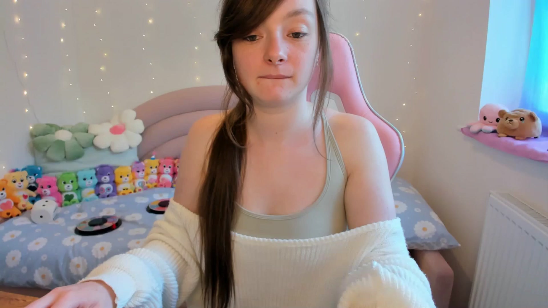 Gallery image thumbnail from JessieBear_'s myfreecams stream on, 05/30/2024, 13:51 image 19 of 20