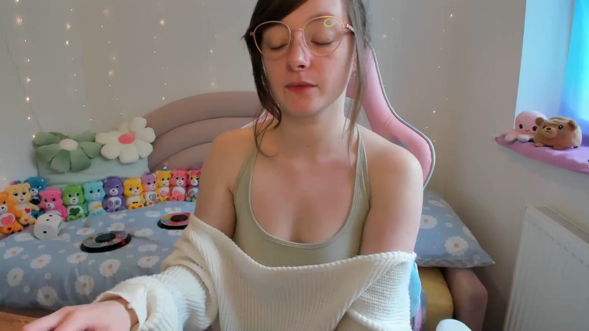 Gallery image thumbnail from JessieBear_'s myfreecams stream on, 05/30/2024, 14:45 image 12 of 20