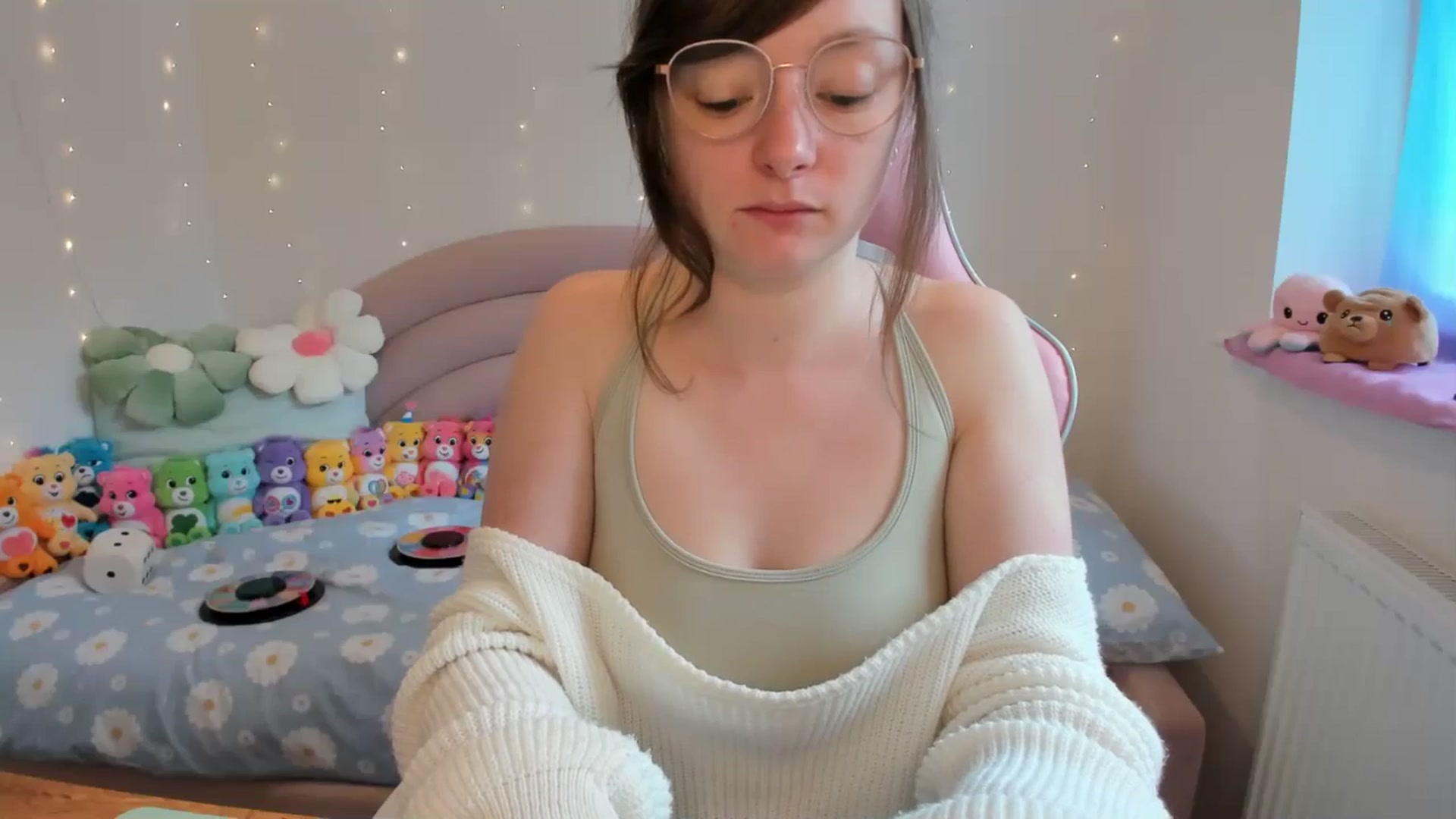 Gallery image thumbnail from JessieBear_'s myfreecams stream on, 05/30/2024, 14:45 image 14 of 20