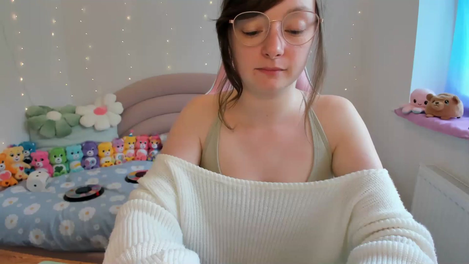 Gallery image thumbnail from JessieBear_'s myfreecams stream on, 05/30/2024, 14:45 image 11 of 20