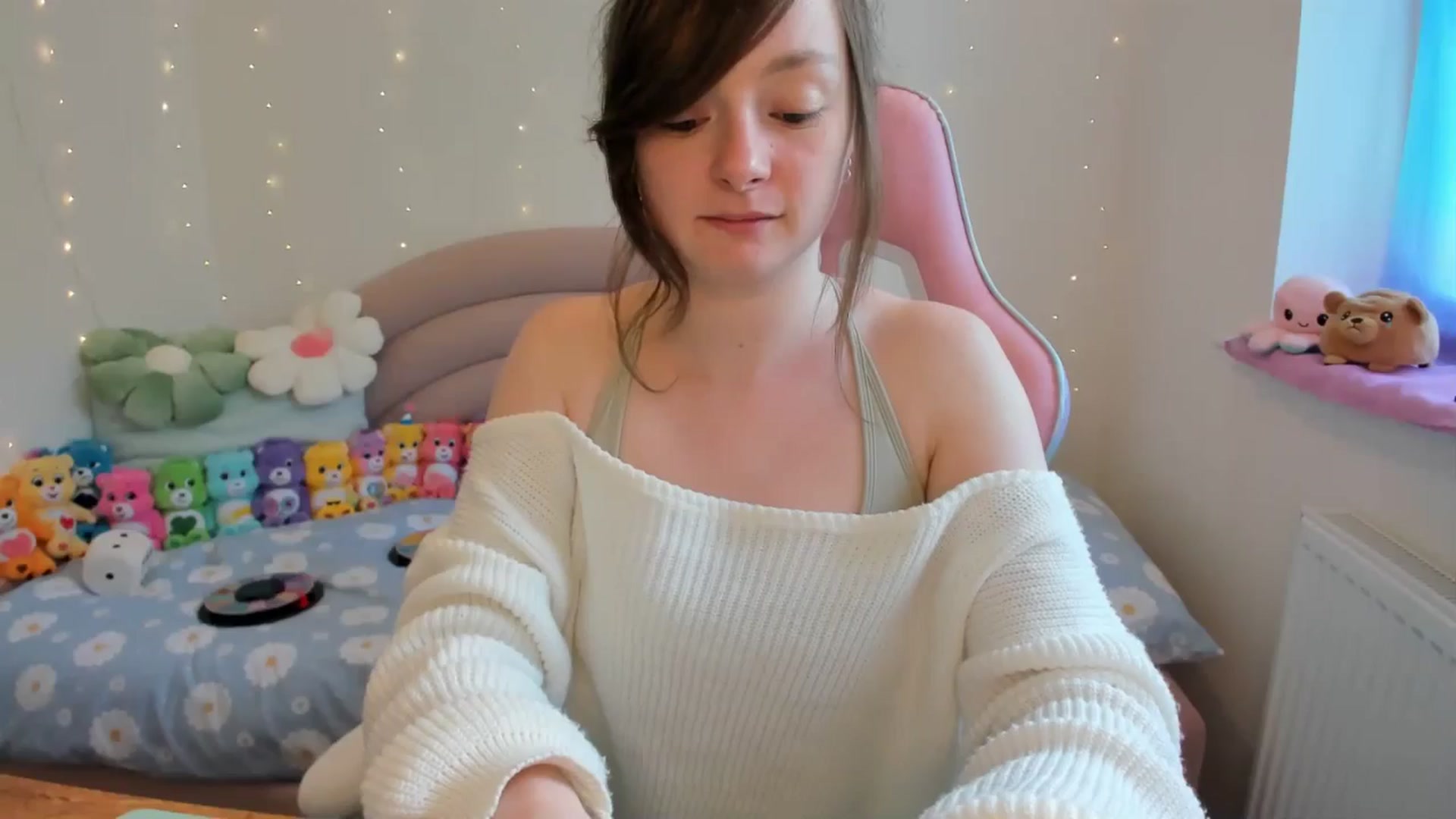 Gallery image thumbnail from JessieBear_'s myfreecams stream on, 05/30/2024, 14:45 image 3 of 20