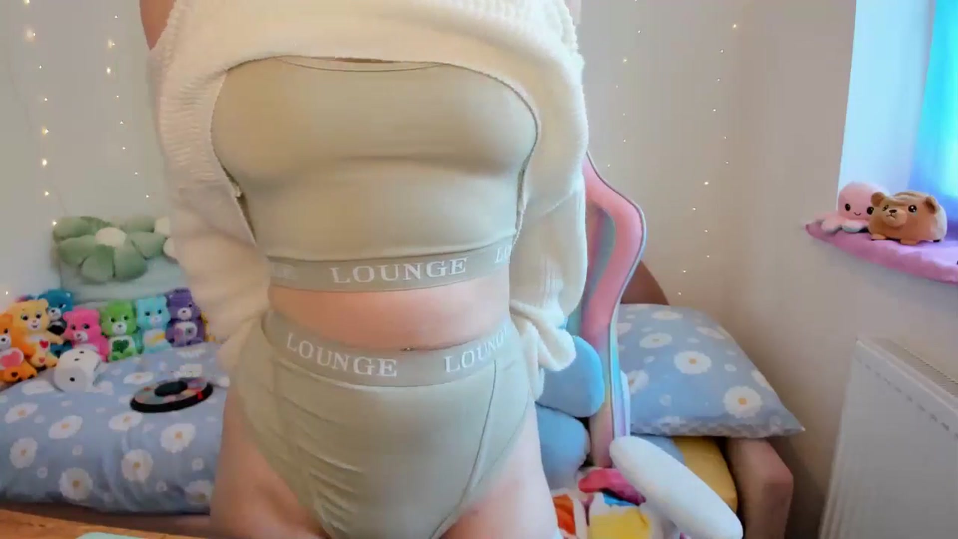 Gallery image thumbnail from JessieBear_'s myfreecams stream on, 05/30/2024, 14:45 image 2 of 20