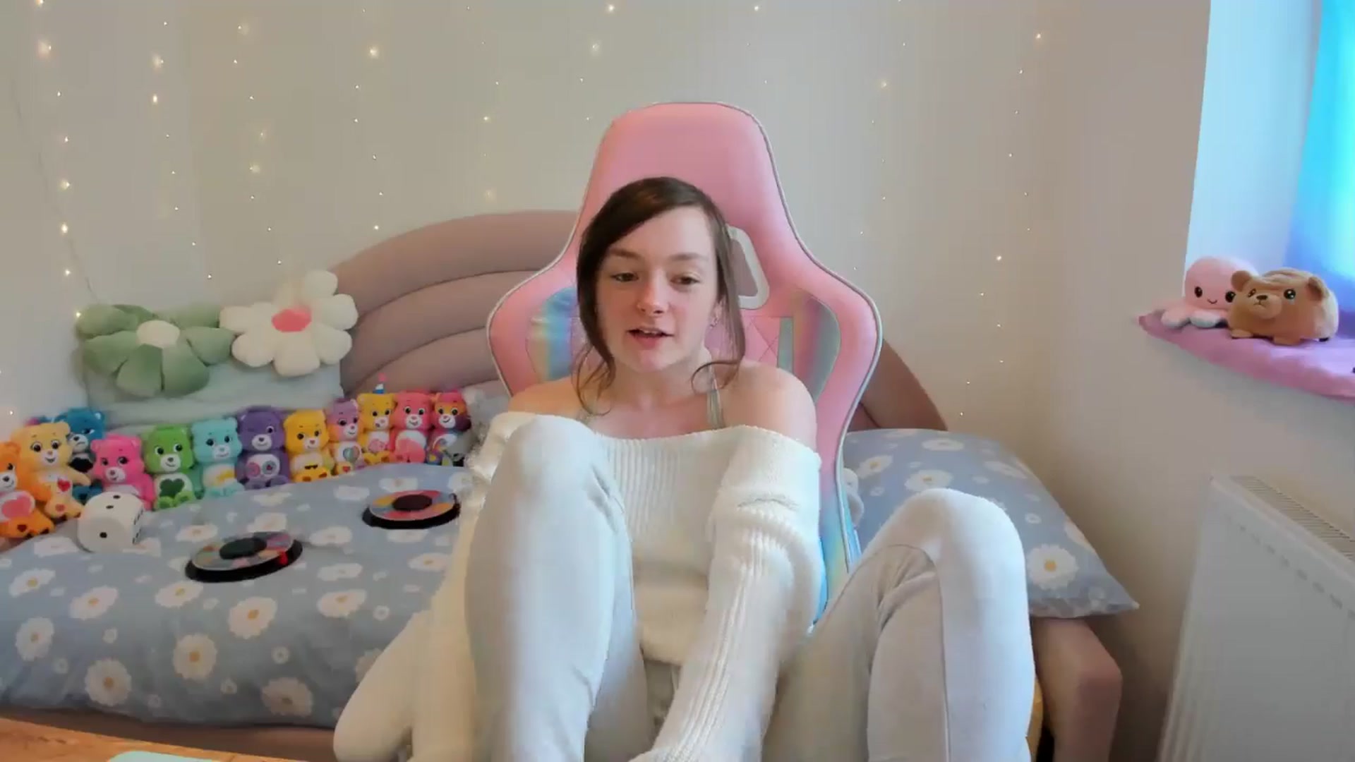 Gallery image thumbnail from JessieBear_'s myfreecams stream on, 05/30/2024, 14:45 image 5 of 20