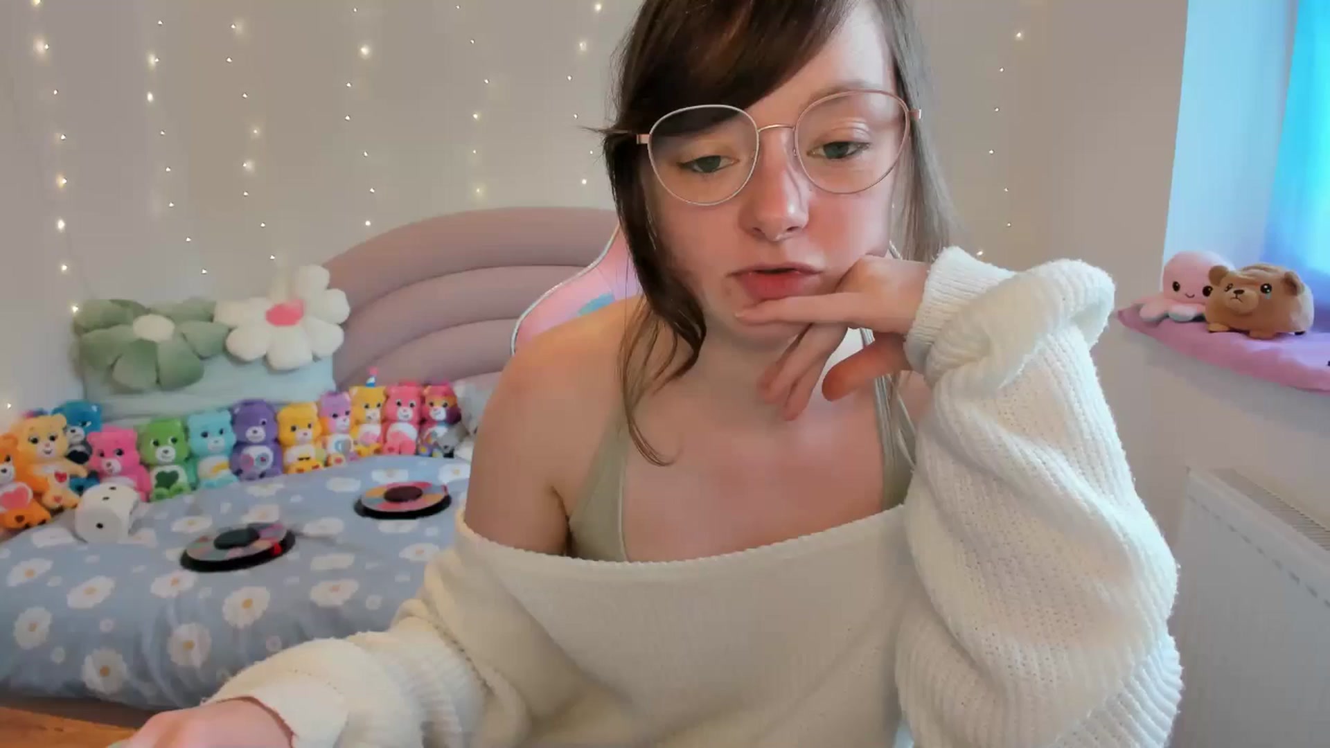 Gallery image thumbnail from JessieBear_'s myfreecams stream on, 05/30/2024, 14:59 image 1 of 20