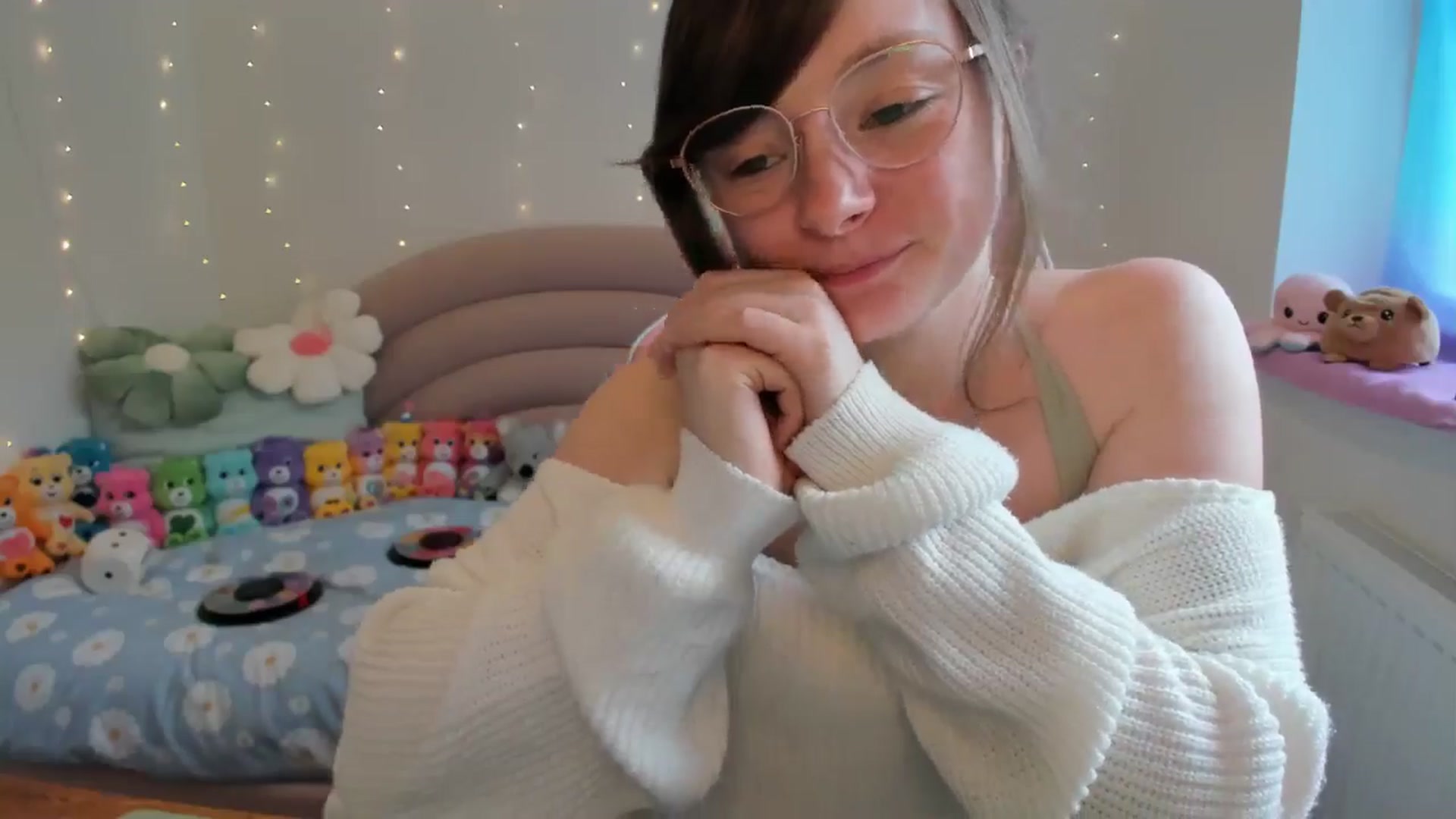 Gallery image thumbnail from JessieBear_'s myfreecams stream on, 05/30/2024, 14:59 image 17 of 20