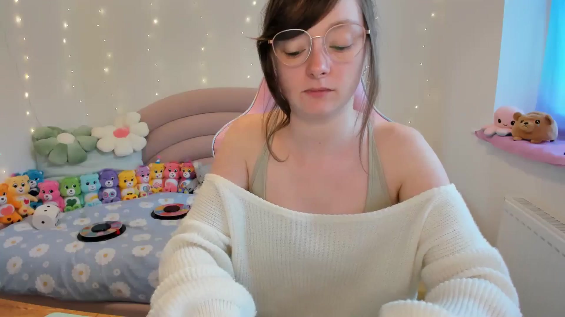 Gallery image thumbnail from JessieBear_'s myfreecams stream on, 05/30/2024, 14:59 image 5 of 20