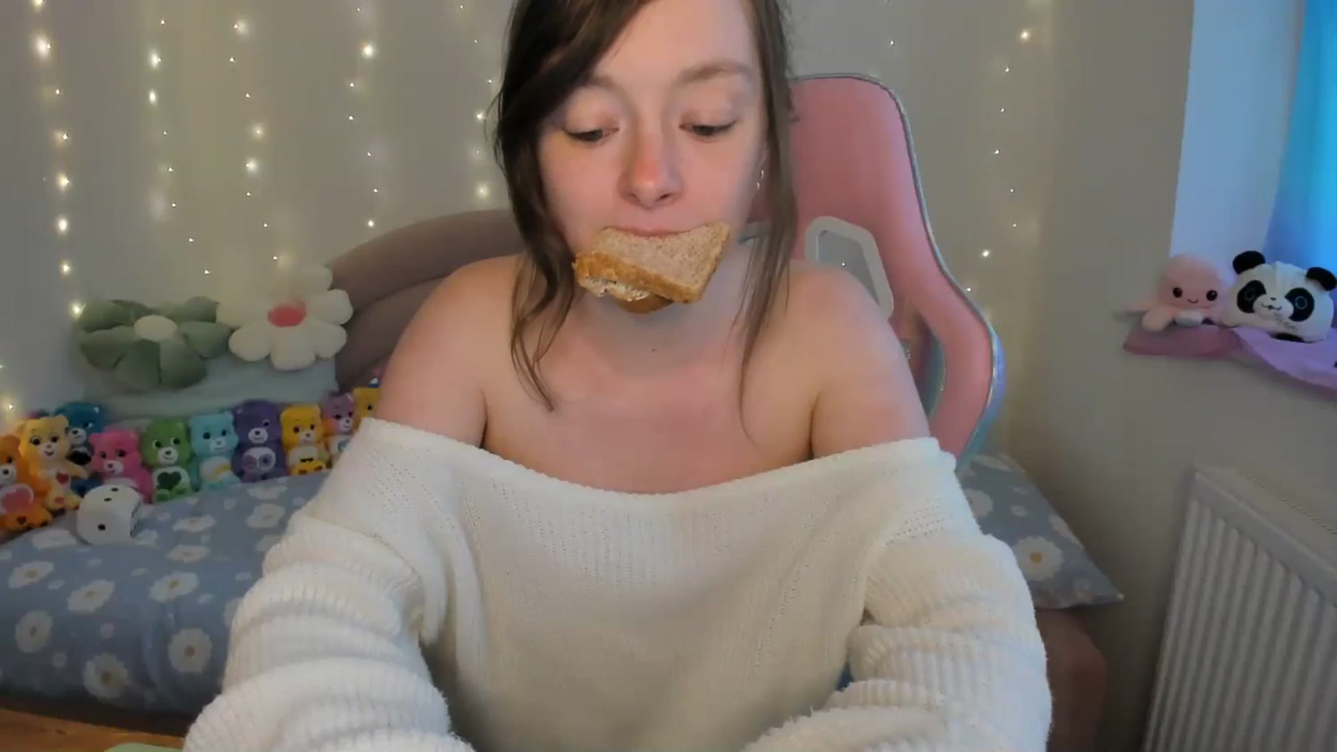 Gallery image thumbnail from JessieBear_'s myfreecams stream on, 05/30/2024, 17:44 image 15 of 20