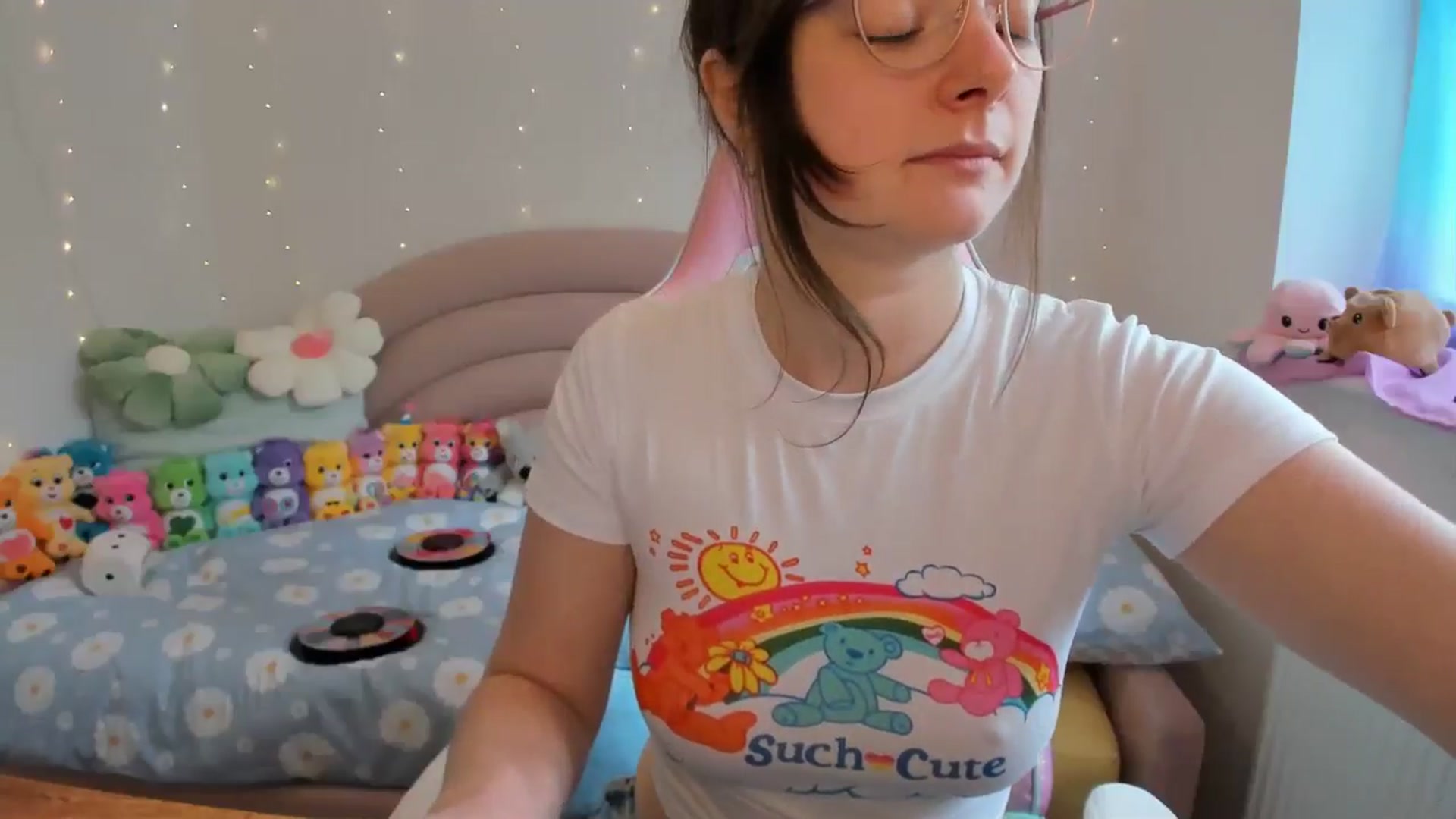 Gallery image thumbnail from JessieBear_'s myfreecams stream on, 05/31/2024, 14:40 image 17 of 20