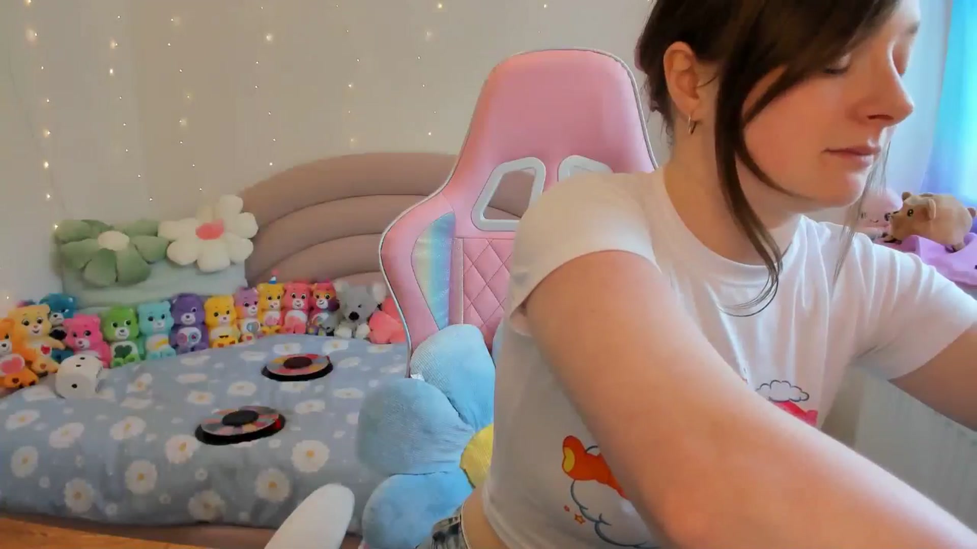 Gallery image thumbnail from JessieBear_'s myfreecams stream on, 05/31/2024, 16:10 image 3 of 20