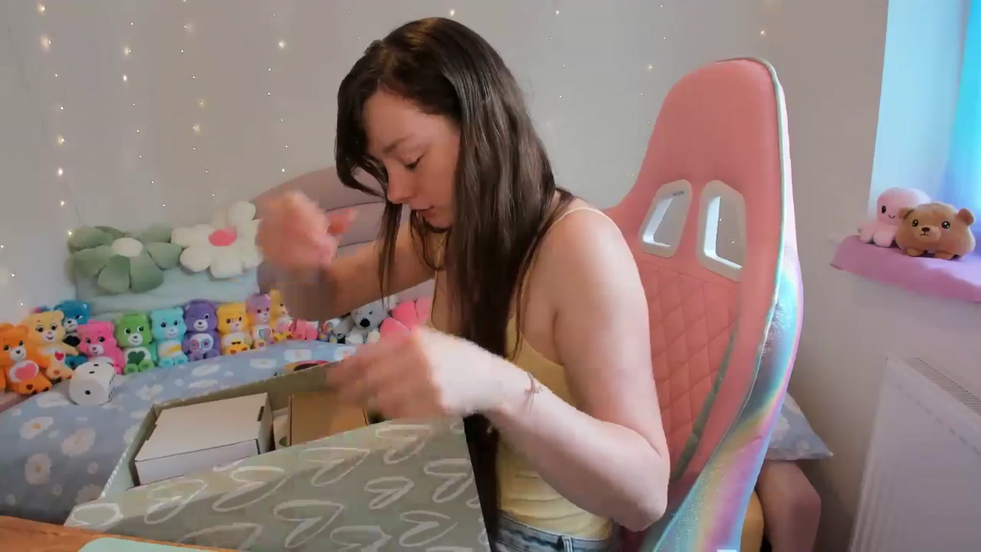Gallery image thumbnail from JessieBear_'s myfreecams stream on, 06/03/2024, 13:01 image 15 of 20