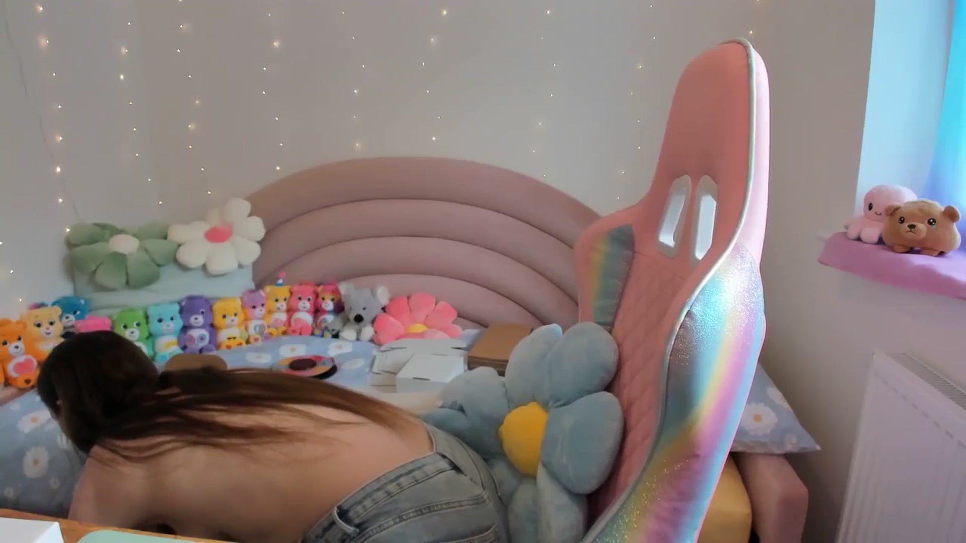 Gallery image thumbnail from JessieBear_'s myfreecams stream on, 06/03/2024, 14:34 image 2 of 20