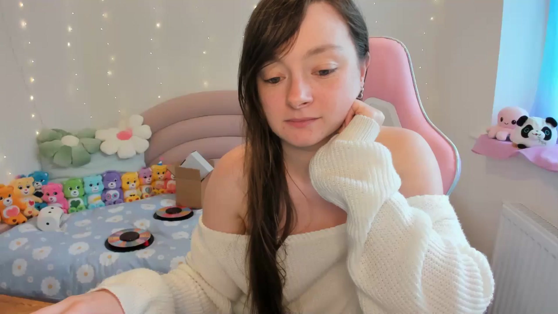 Gallery image thumbnail from JessieBear_'s myfreecams stream on, 06/03/2024, 15:23 image 17 of 20