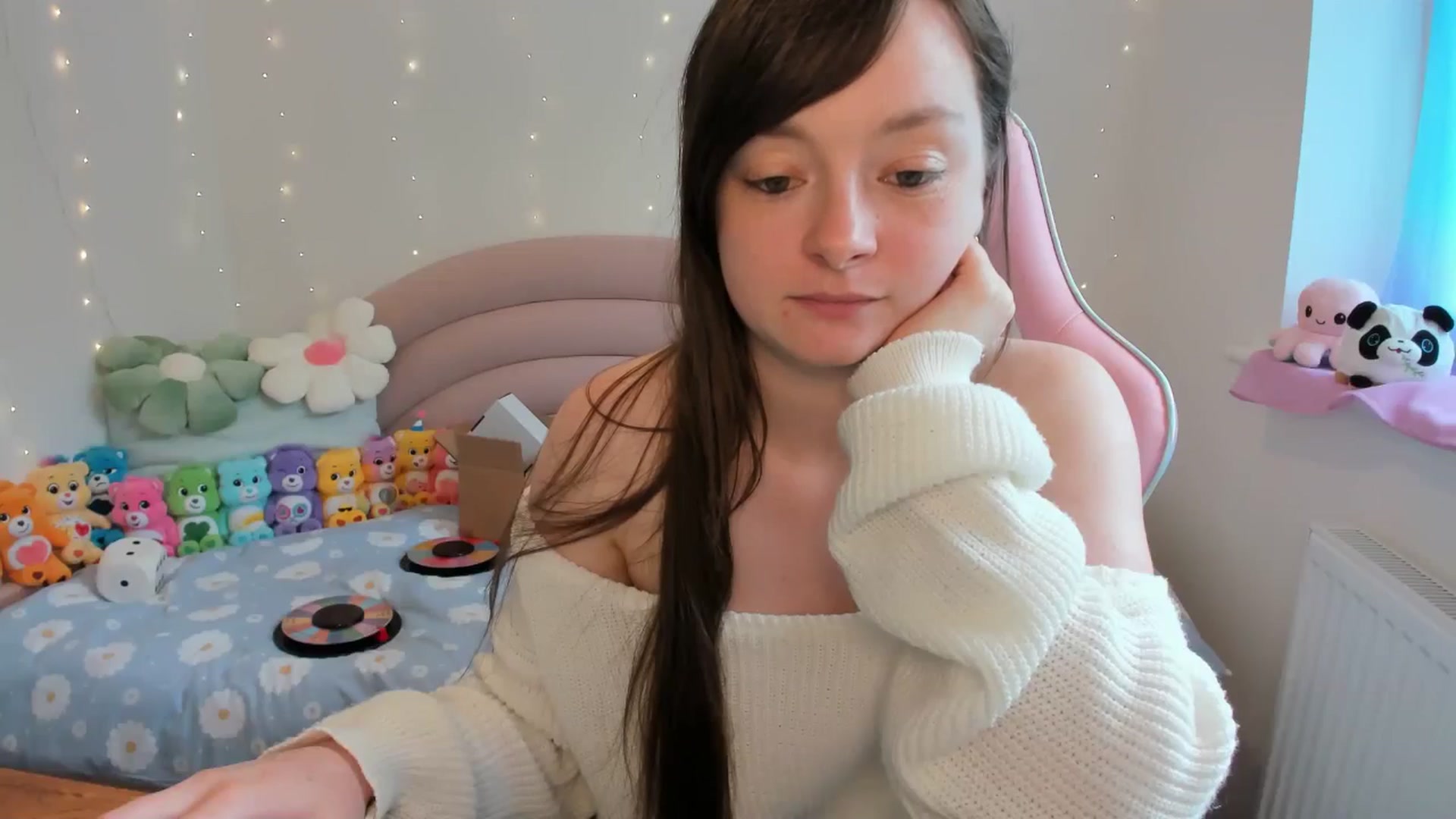 Gallery image thumbnail from JessieBear_'s myfreecams stream on, 06/03/2024, 15:38 image 20 of 20
