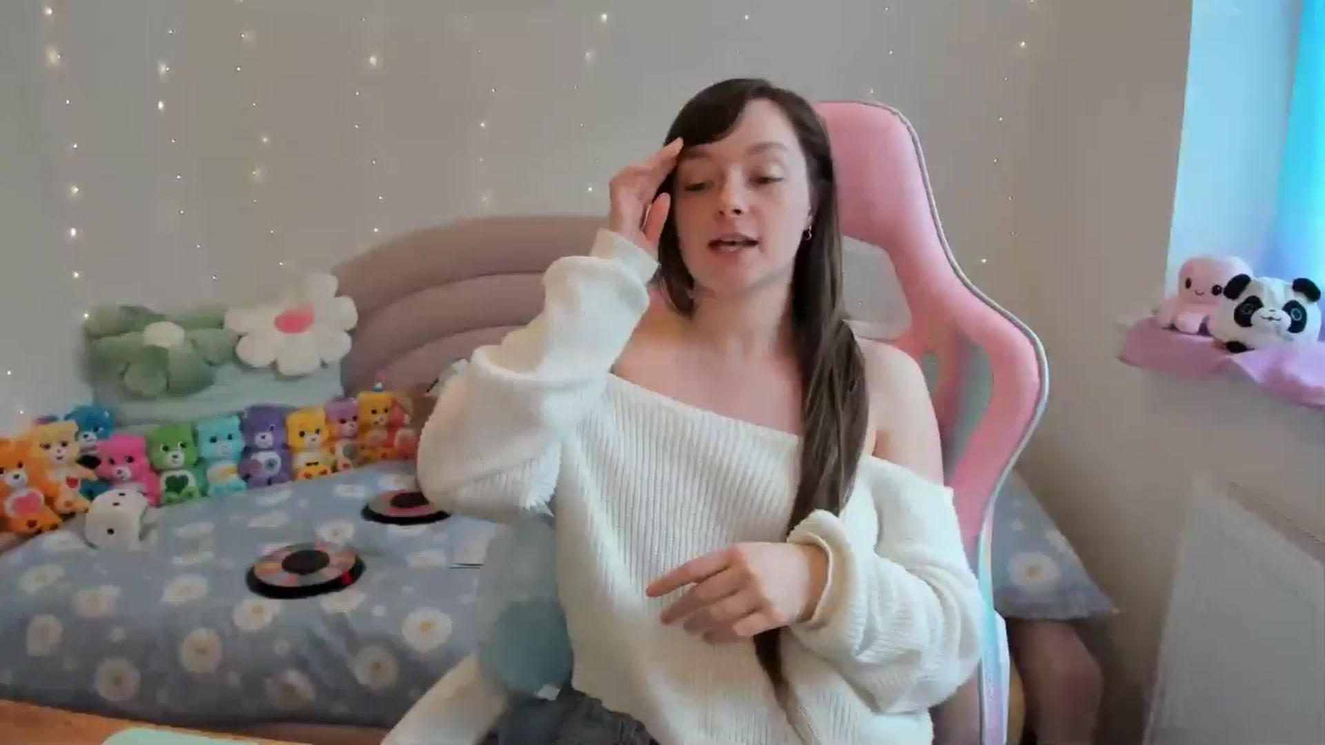 Gallery image thumbnail from JessieBear_'s myfreecams stream on, 06/03/2024, 17:03 image 13 of 20