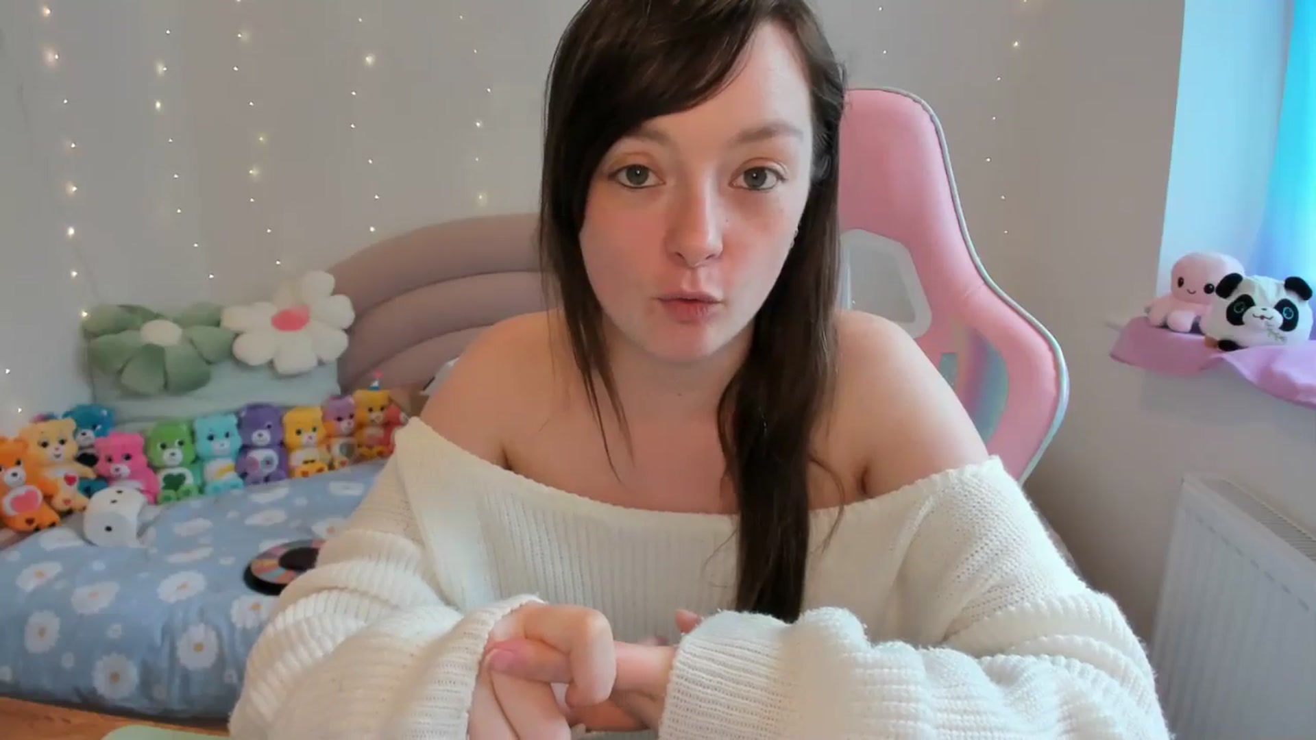 Gallery image thumbnail from JessieBear_'s myfreecams stream on, 06/03/2024, 17:03 image 9 of 20