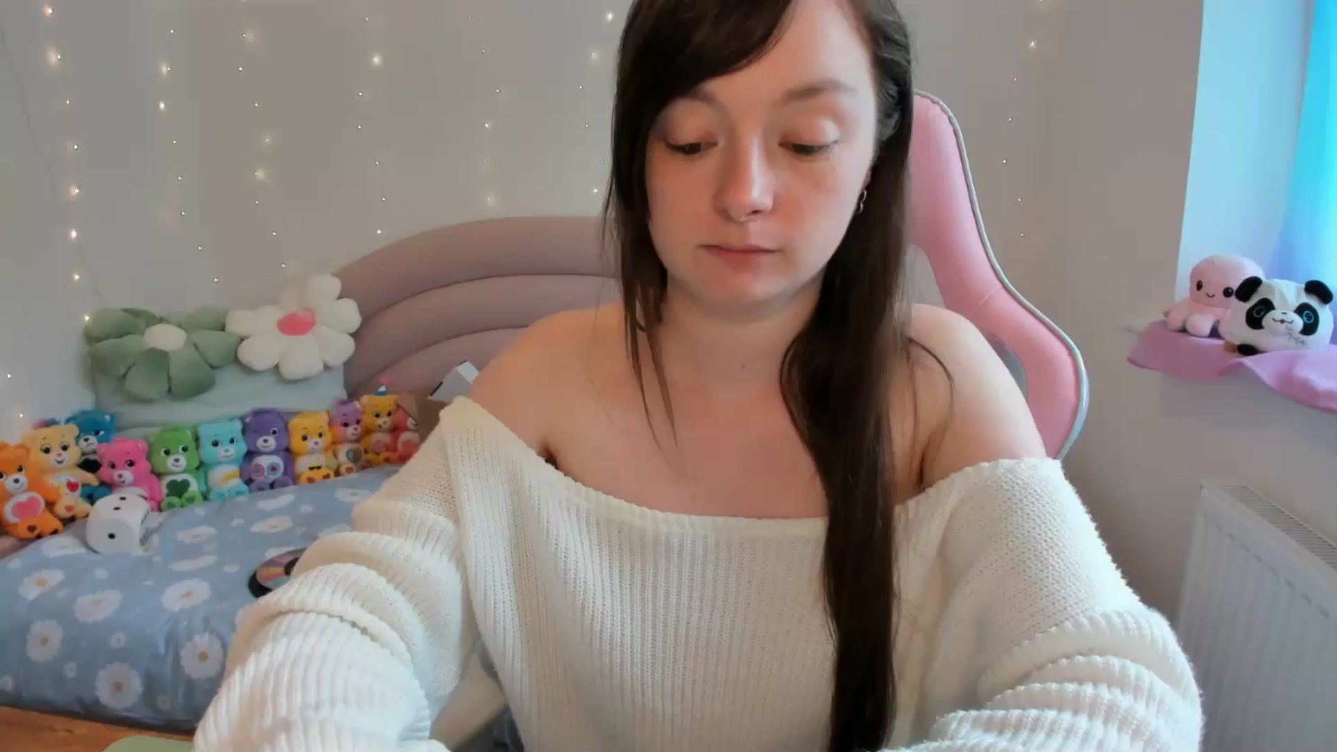 Gallery image thumbnail from JessieBear_'s myfreecams stream on, 06/03/2024, 17:03 image 8 of 20