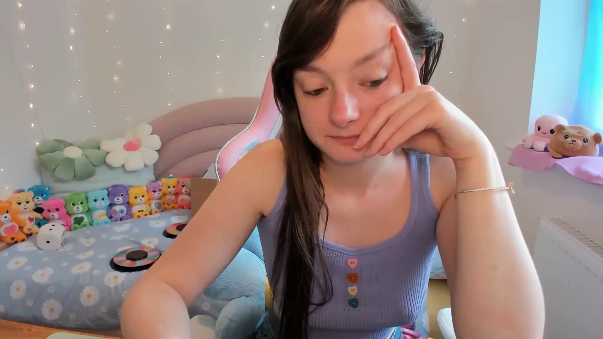Gallery image thumbnail from JessieBear_'s myfreecams stream on, 06/04/2024, 13:39 image 15 of 20