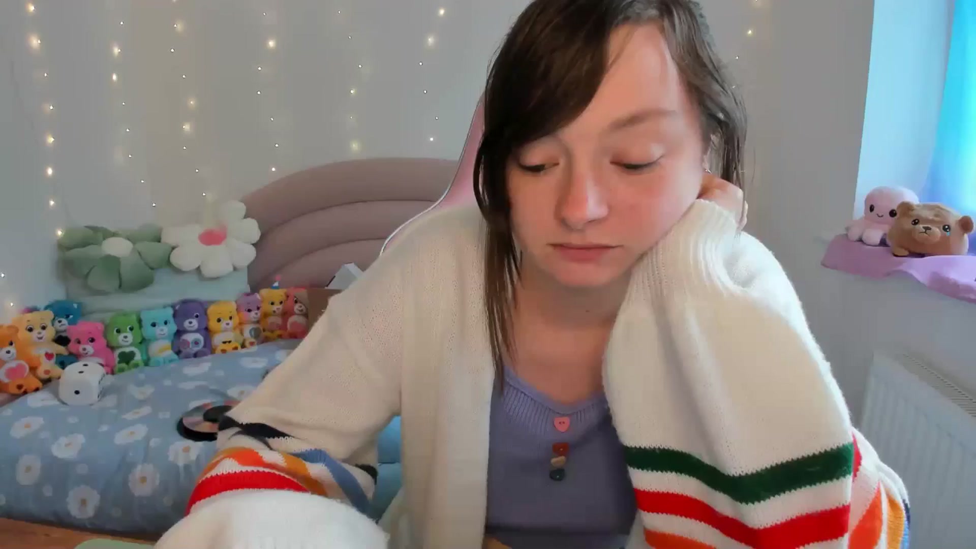 Gallery image thumbnail from JessieBear_'s myfreecams stream on, 06/04/2024, 14:43 image 12 of 20