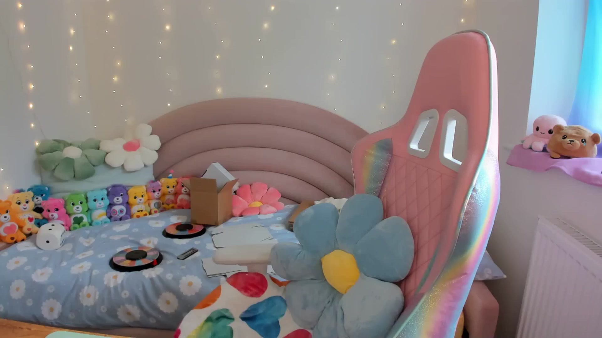 Gallery image thumbnail from JessieBear_'s myfreecams stream on, 06/04/2024, 14:43 image 7 of 20