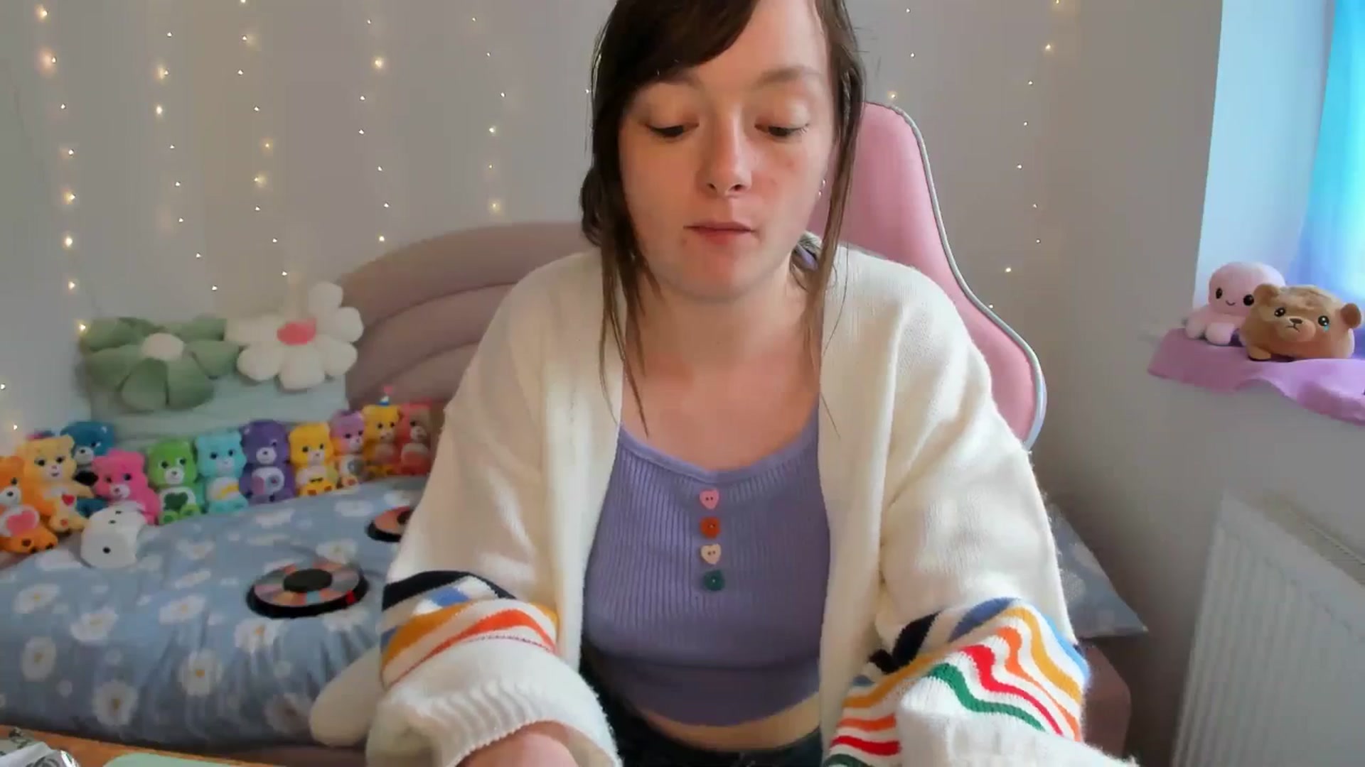 Gallery image thumbnail from JessieBear_'s myfreecams stream on, 06/04/2024, 17:34 image 2 of 20