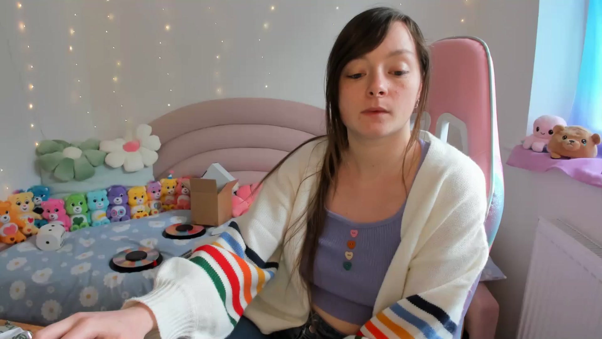 Gallery image thumbnail from JessieBear_'s myfreecams stream on, 06/04/2024, 17:34 image 4 of 20