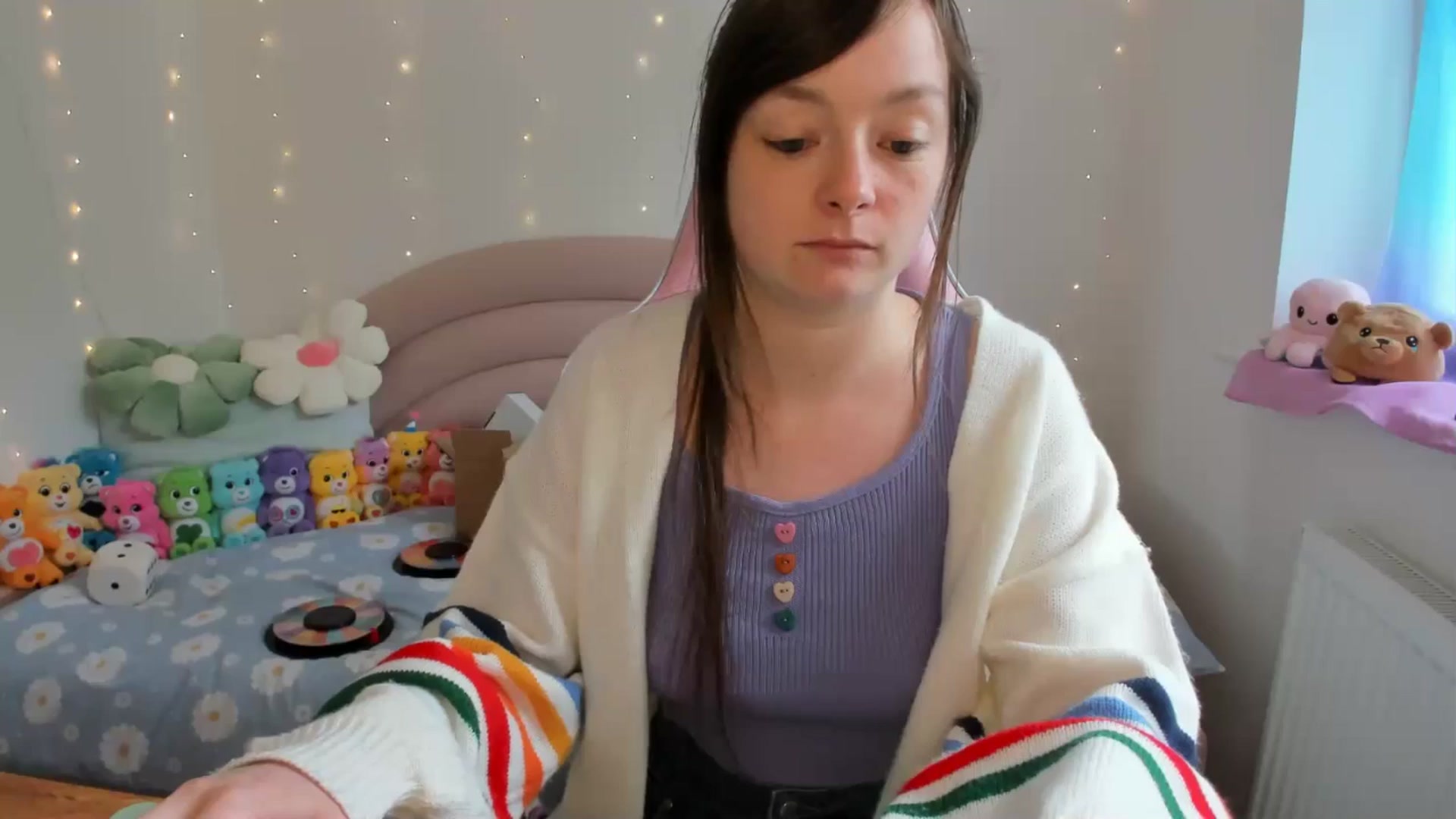 Gallery image thumbnail from JessieBear_'s myfreecams stream on, 06/04/2024, 17:34 image 6 of 20