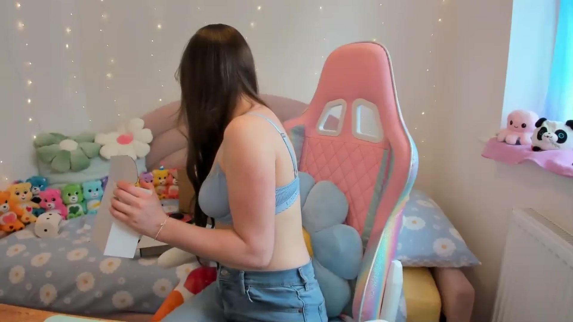 Gallery image thumbnail from JessieBear_'s myfreecams stream on, 06/06/2024, 14:15 image 3 of 20