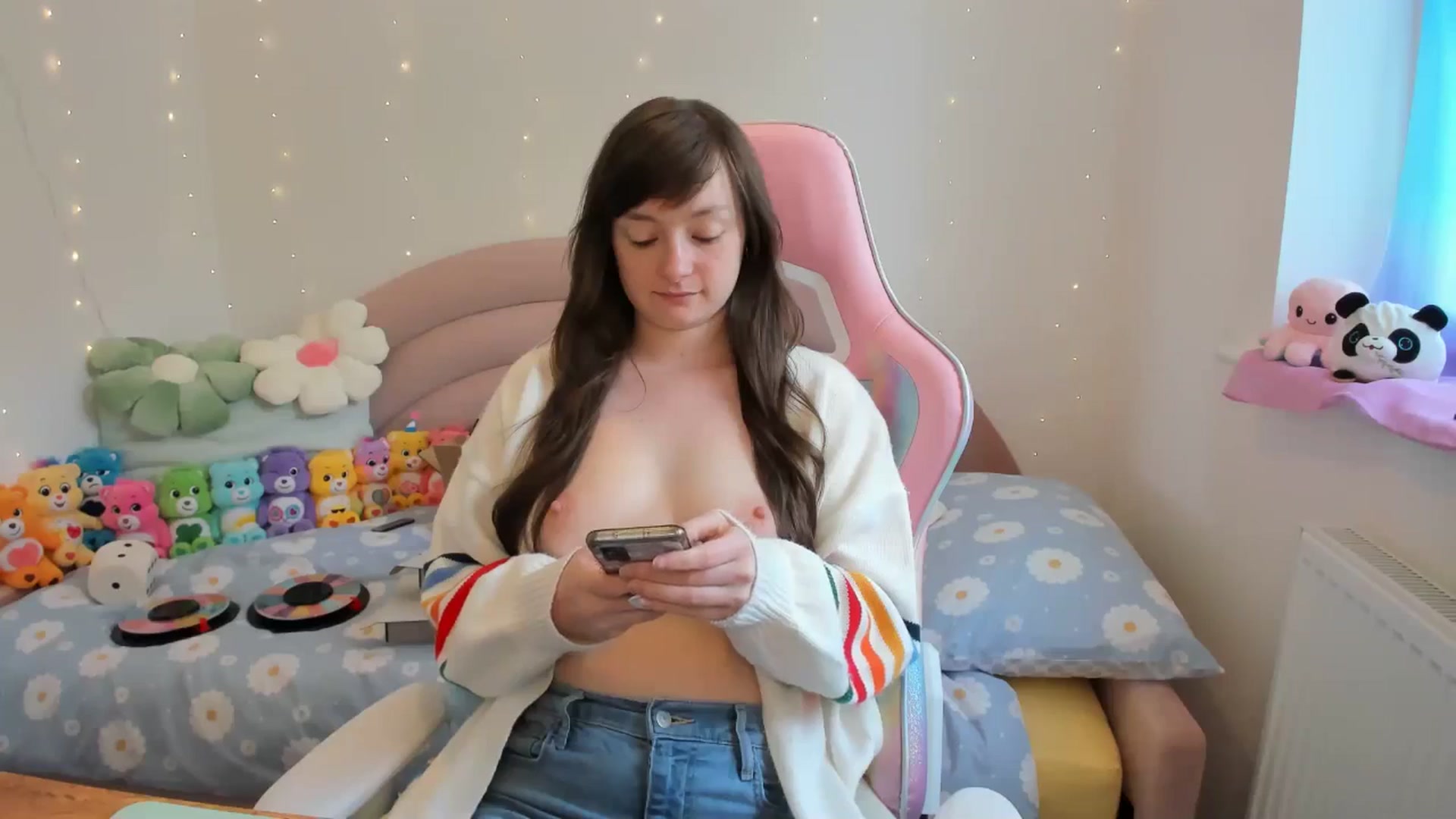 Gallery image thumbnail from JessieBear_'s myfreecams stream on, 06/06/2024, 15:04 image 11 of 20