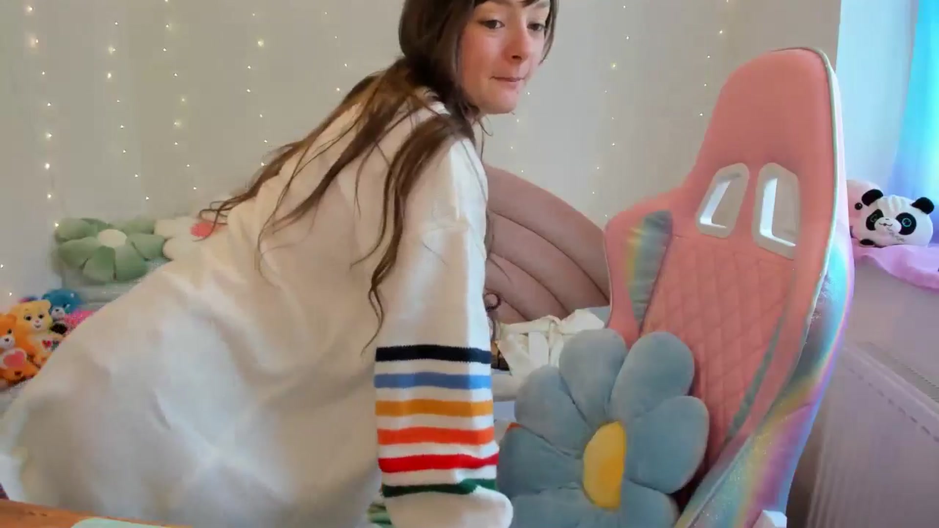 Gallery image thumbnail from JessieBear_'s myfreecams stream on, 06/06/2024, 15:40 image 6 of 20
