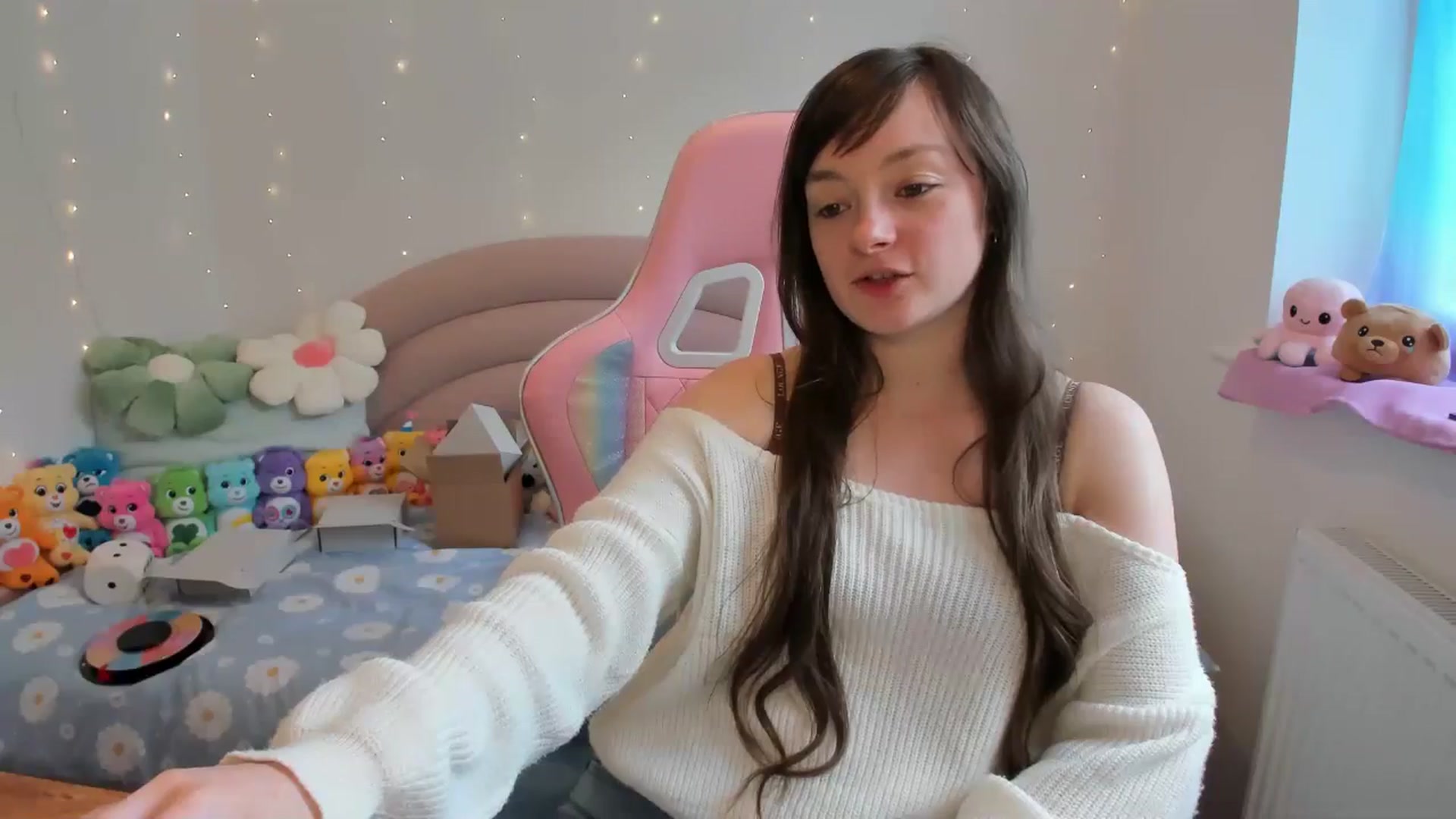 Gallery image thumbnail from JessieBear_'s myfreecams stream on, 06/07/2024, 15:04 image 16 of 20