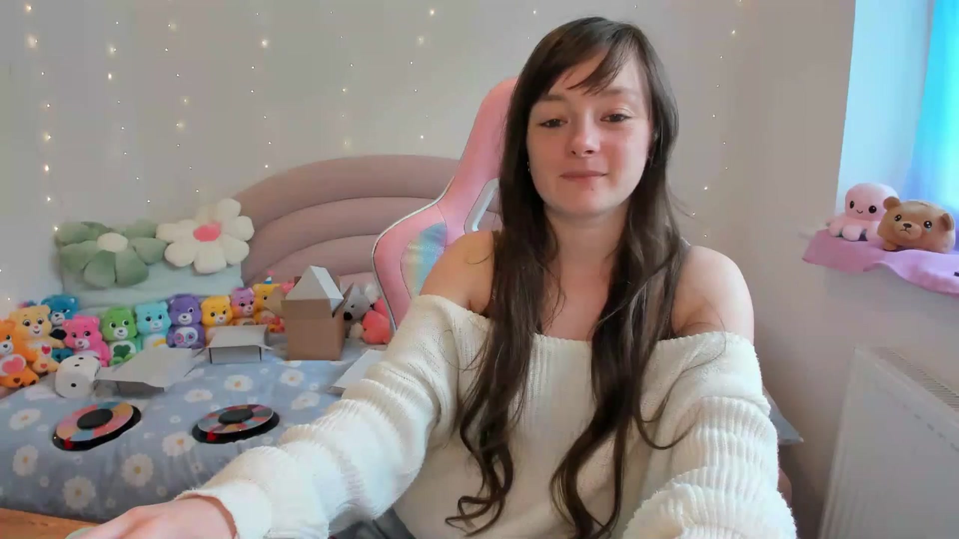 Gallery image thumbnail from JessieBear_'s myfreecams stream on, 06/07/2024, 15:04 image 18 of 20
