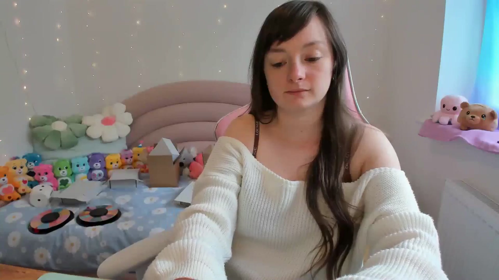 Gallery image thumbnail from JessieBear_'s myfreecams stream on, 06/07/2024, 15:04 image 10 of 20