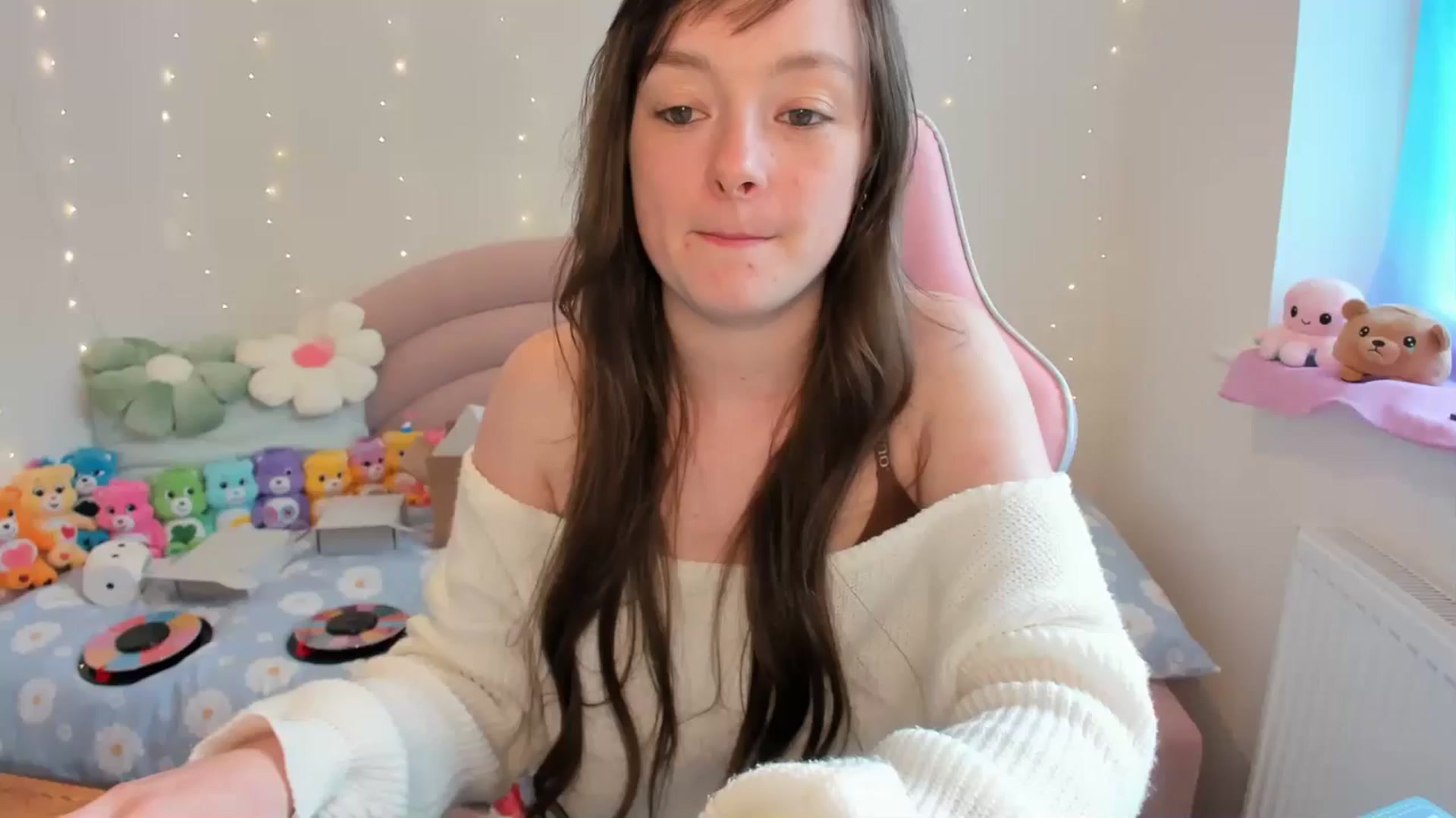 Gallery image thumbnail from JessieBear_'s myfreecams stream on, 06/07/2024, 16:56 image 2 of 20