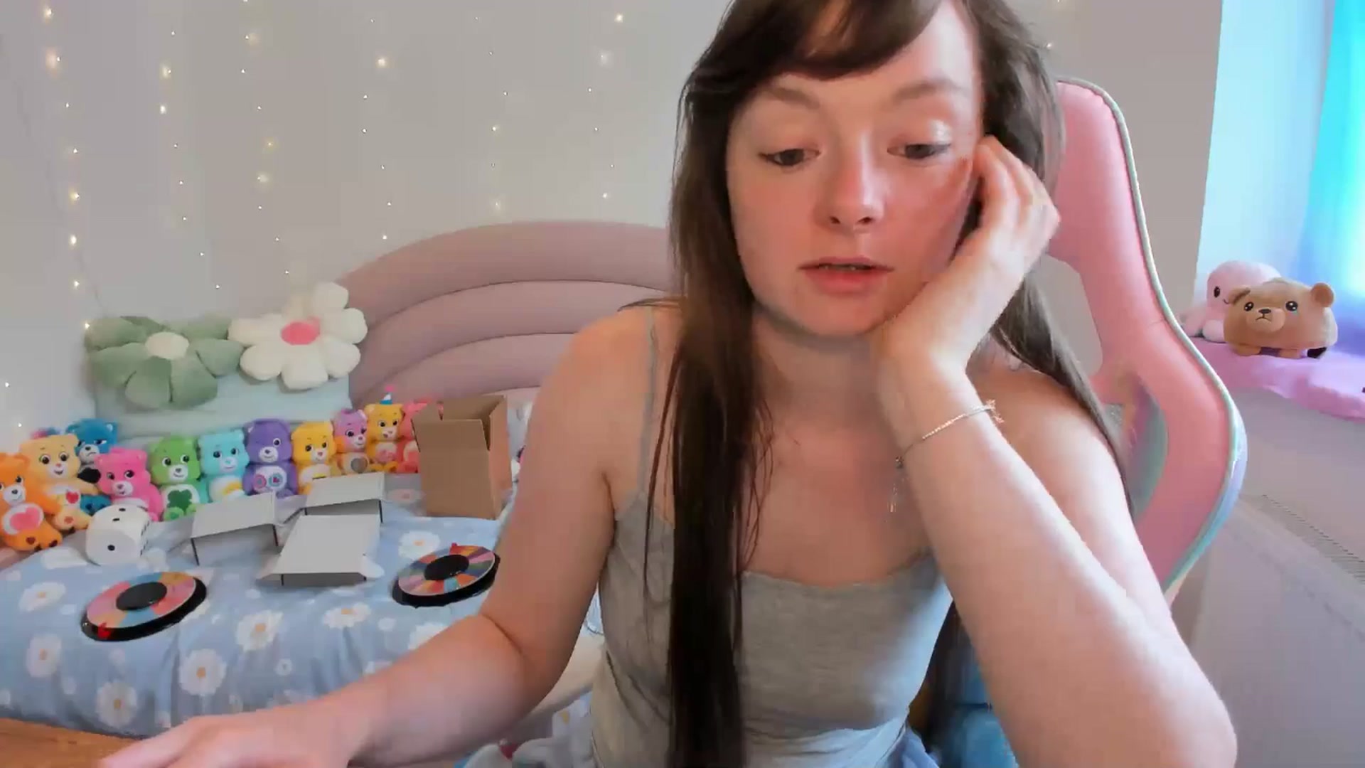 Gallery image thumbnail from JessieBear_'s myfreecams stream on, 06/17/2024, 16:10 image 16 of 20