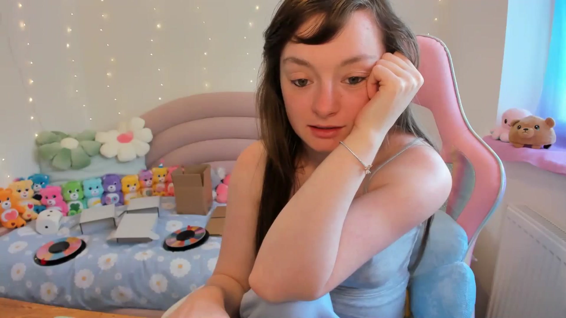 Gallery image thumbnail from JessieBear_'s myfreecams stream on, 06/17/2024, 16:10 image 14 of 20
