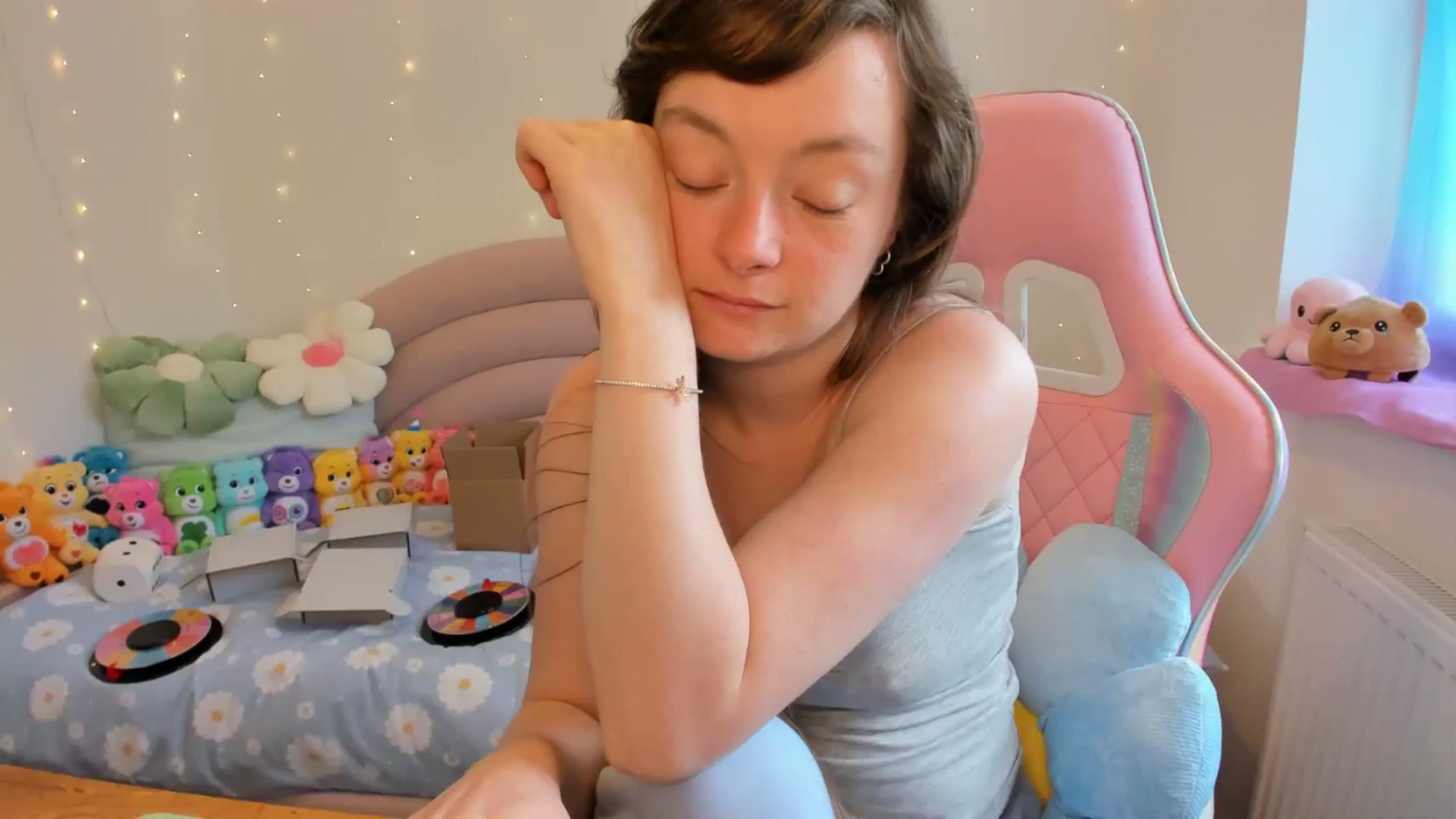 Gallery image thumbnail from JessieBear_'s myfreecams stream on, 06/17/2024, 16:10 image 12 of 20