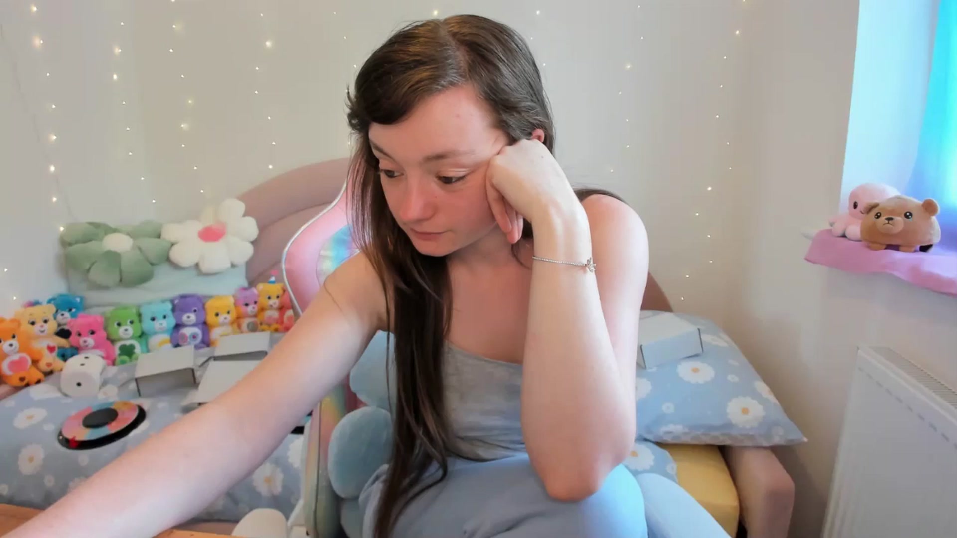 Gallery image thumbnail from JessieBear_'s myfreecams stream on, 06/17/2024, 16:10 image 9 of 20