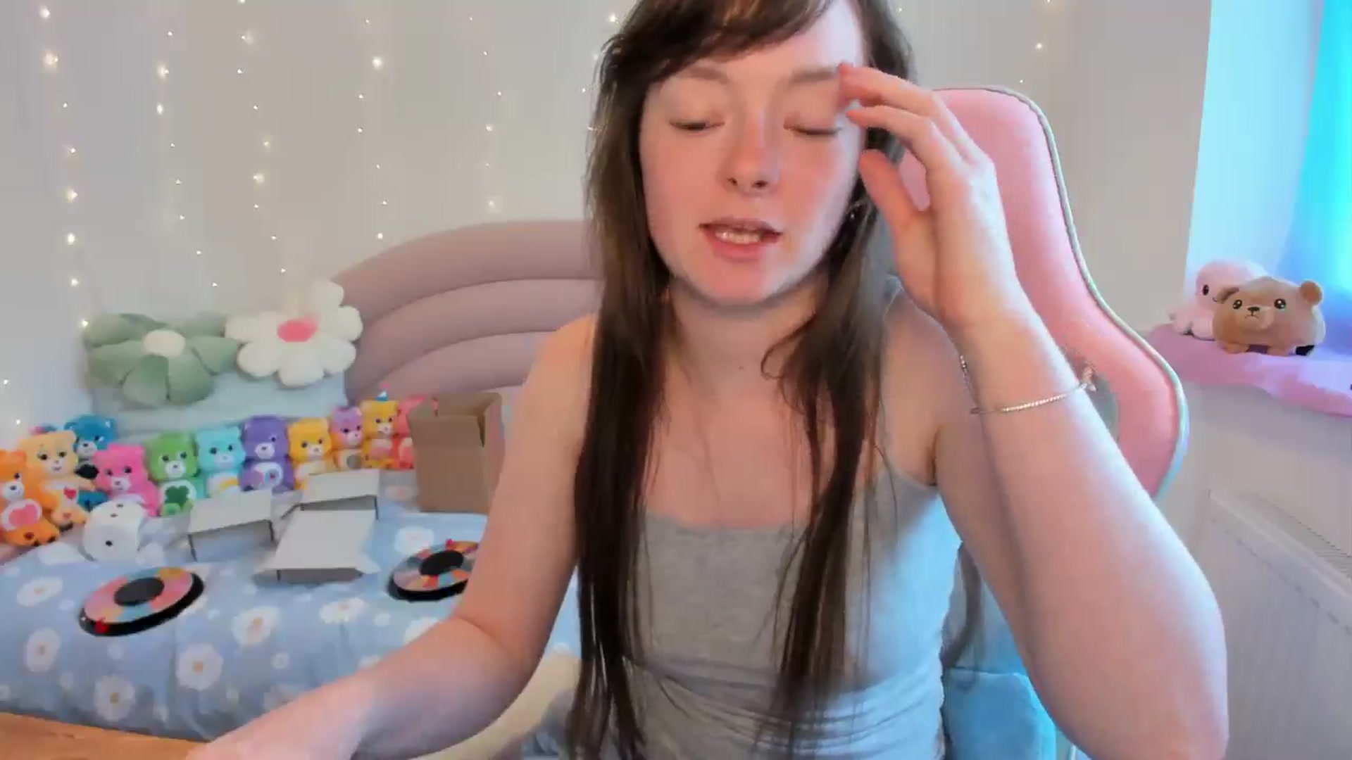 Gallery image thumbnail from JessieBear_'s myfreecams stream on, 06/17/2024, 16:43 image 18 of 20