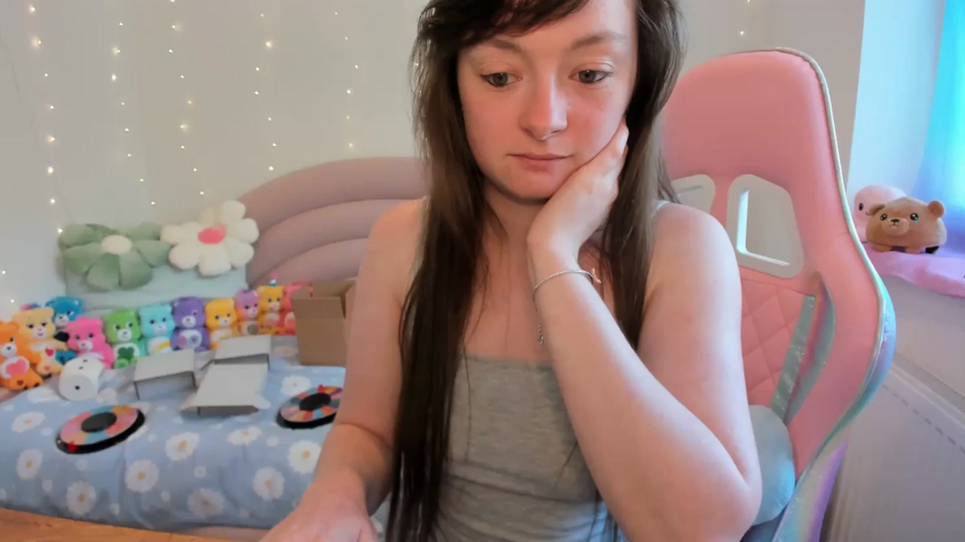 Gallery image thumbnail from JessieBear_'s myfreecams stream on, 06/17/2024, 16:43 image 8 of 20