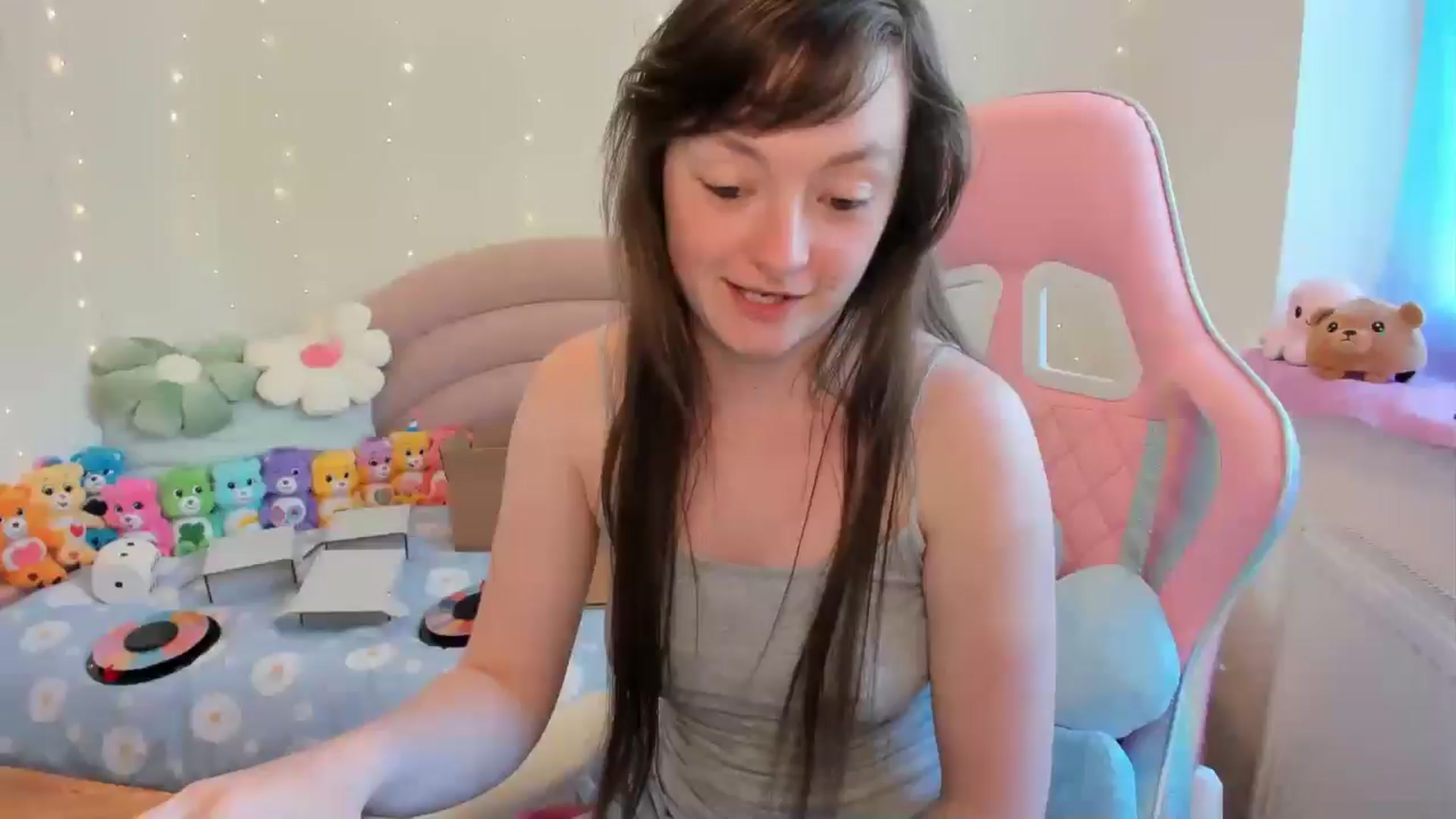 Gallery image thumbnail from JessieBear_'s myfreecams stream on, 06/17/2024, 16:43 image 2 of 20