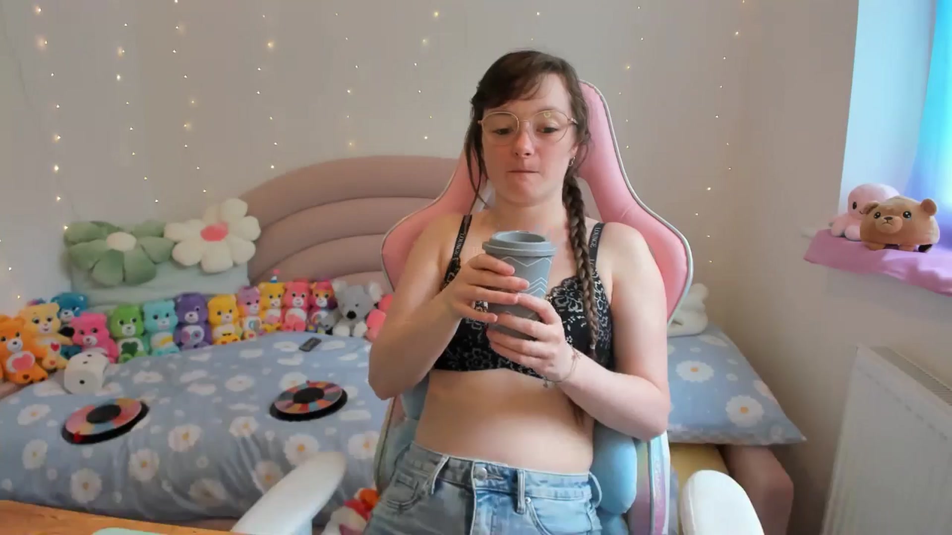 Gallery image thumbnail from JessieBear_'s myfreecams stream on, 06/18/2024, 13:39 image 10 of 20