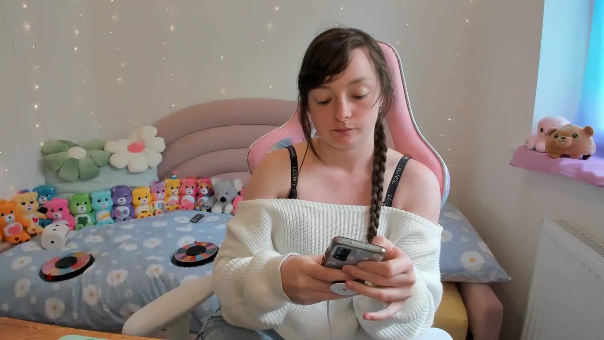 Gallery image thumbnail from JessieBear_'s myfreecams stream on, 06/18/2024, 16:10 image 4 of 20