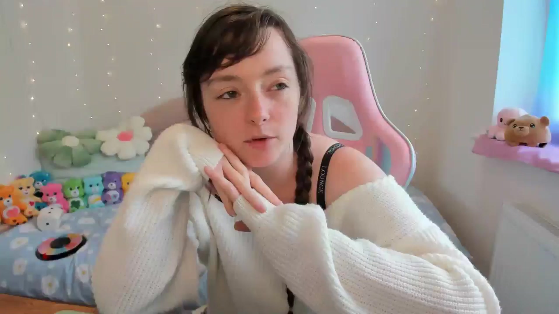 Gallery image thumbnail from JessieBear_'s myfreecams stream on, 06/18/2024, 16:10 image 11 of 20