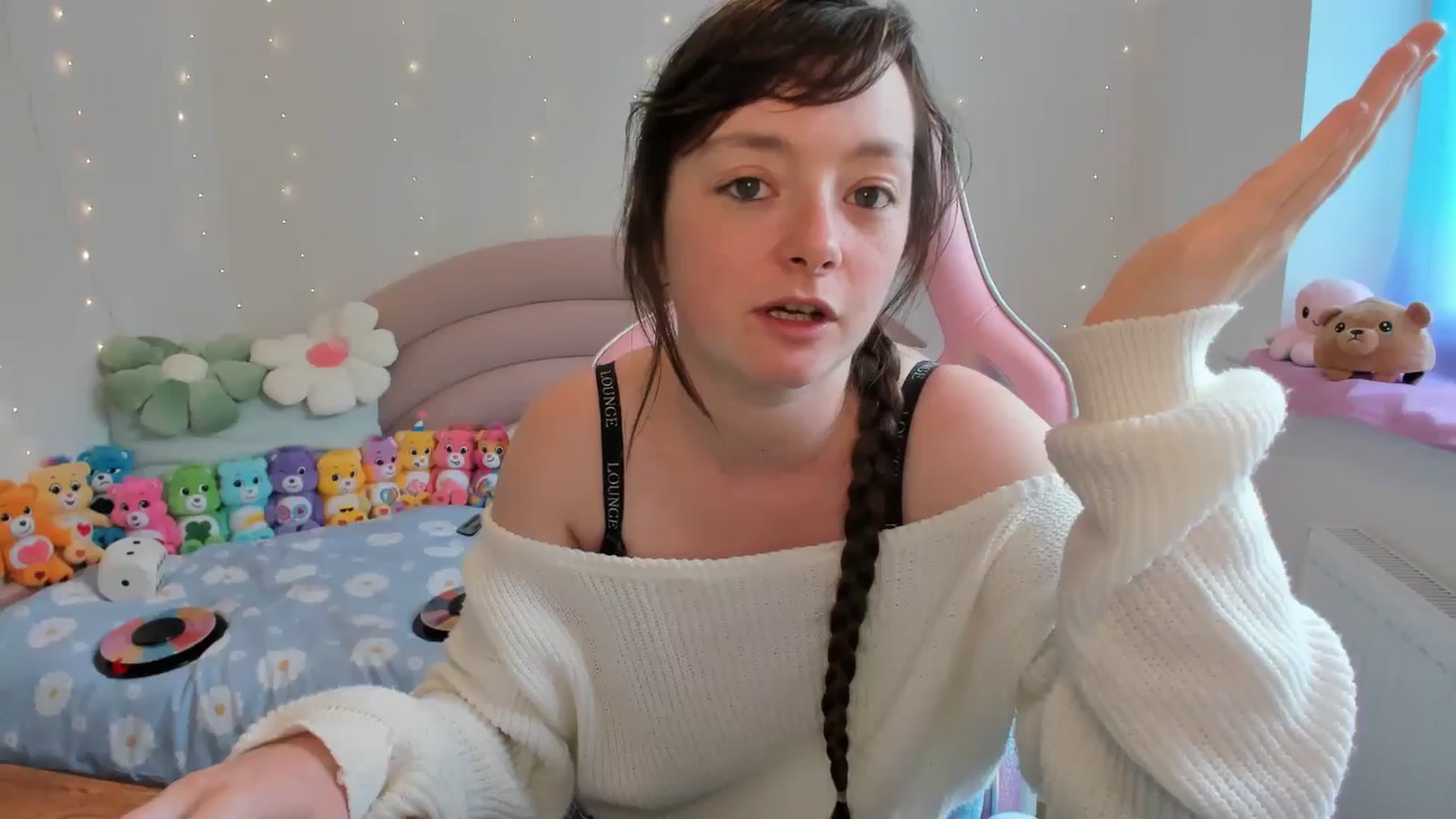 Gallery image thumbnail from JessieBear_'s myfreecams stream on, 06/18/2024, 16:10 image 13 of 20
