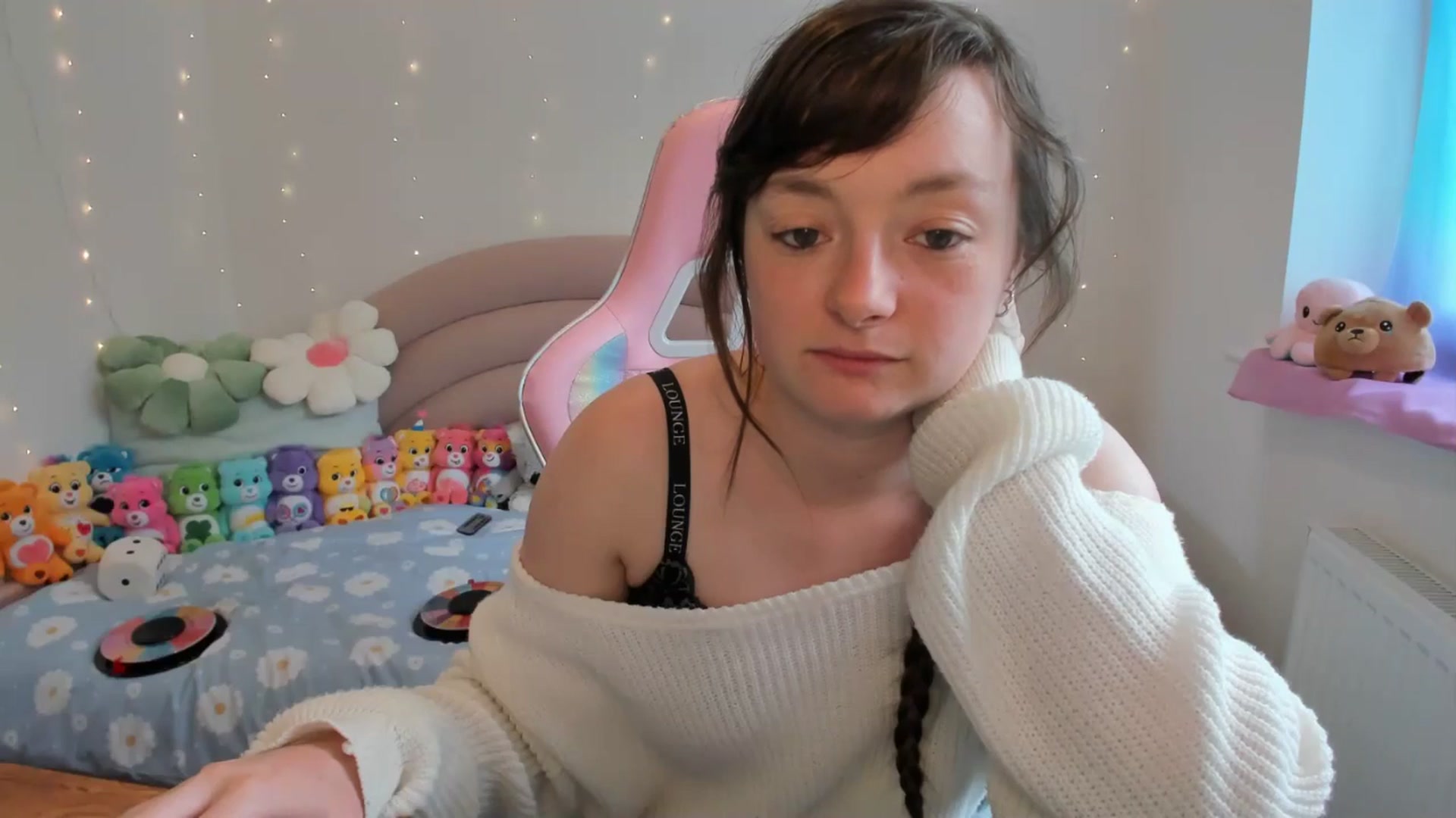 Gallery image thumbnail from JessieBear_'s myfreecams stream on, 06/18/2024, 16:10 image 18 of 20